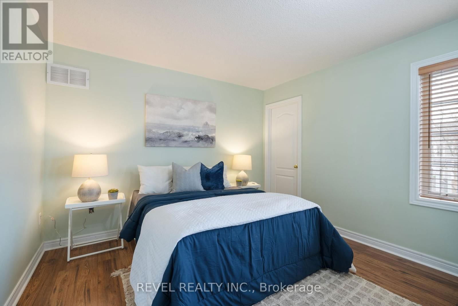 100 ASHBURY BOULEVARD Image 27