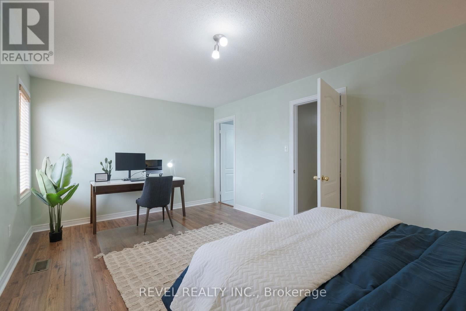 100 ASHBURY BOULEVARD Image 28