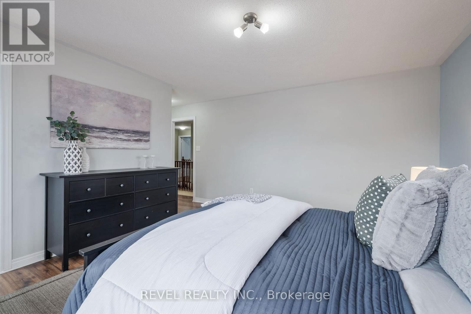 100 ASHBURY BOULEVARD Image 30