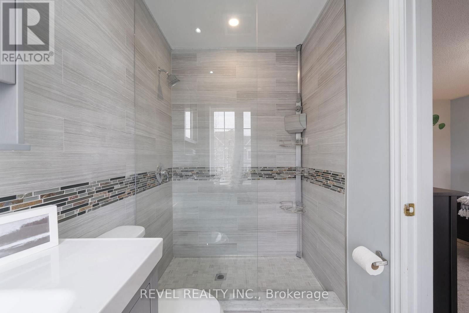 100 ASHBURY BOULEVARD Image 31