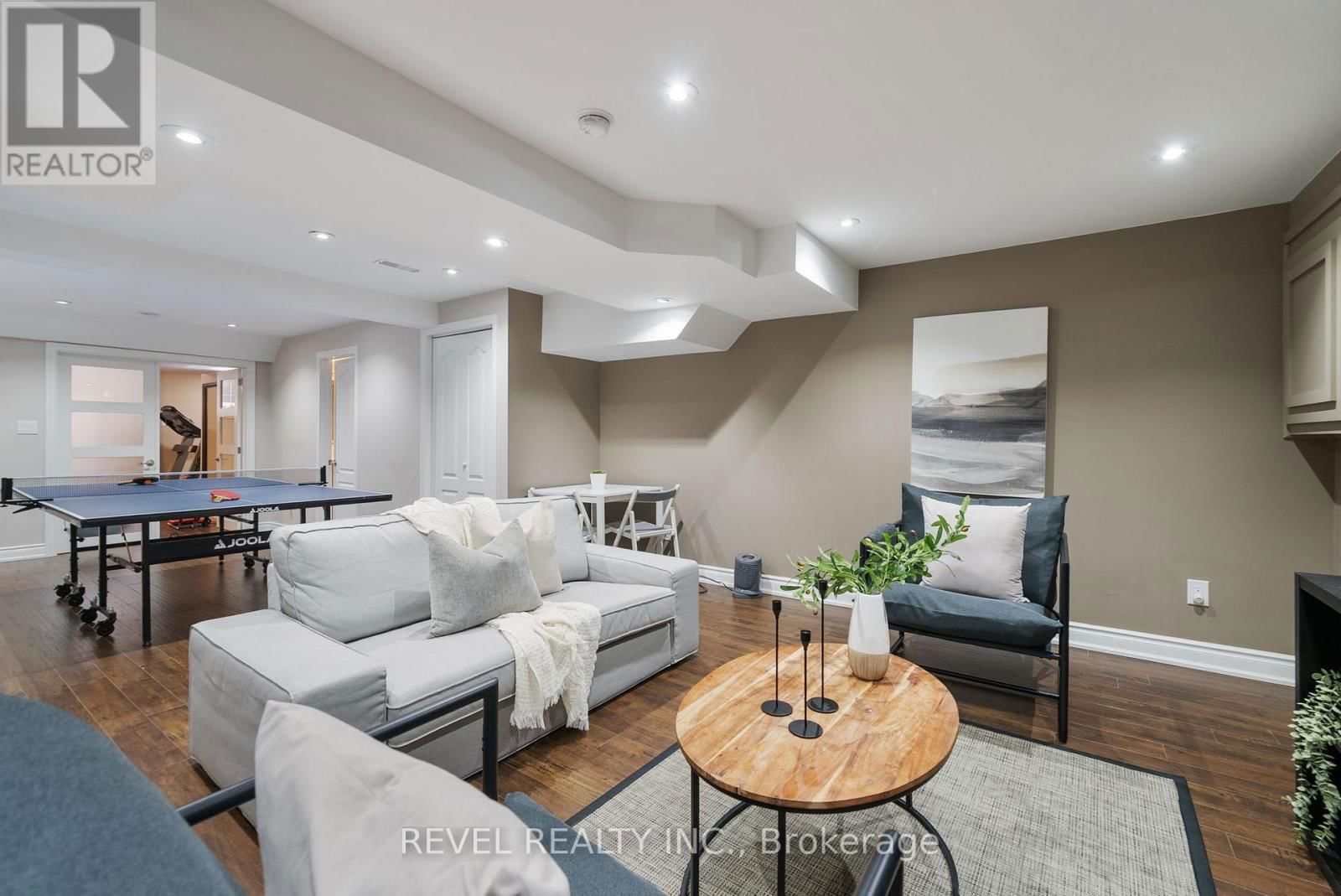 100 ASHBURY BOULEVARD Image 33