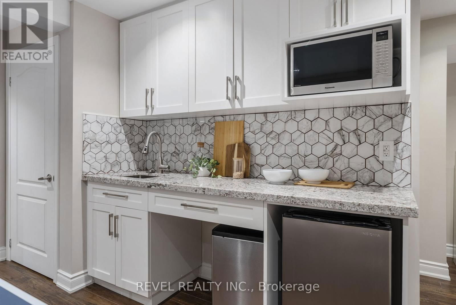 100 ASHBURY BOULEVARD Image 35