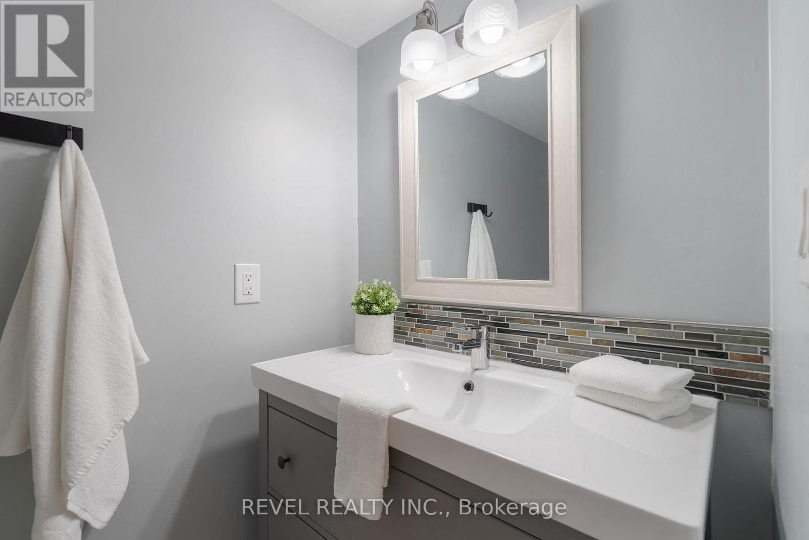 100 ASHBURY BOULEVARD Image 37