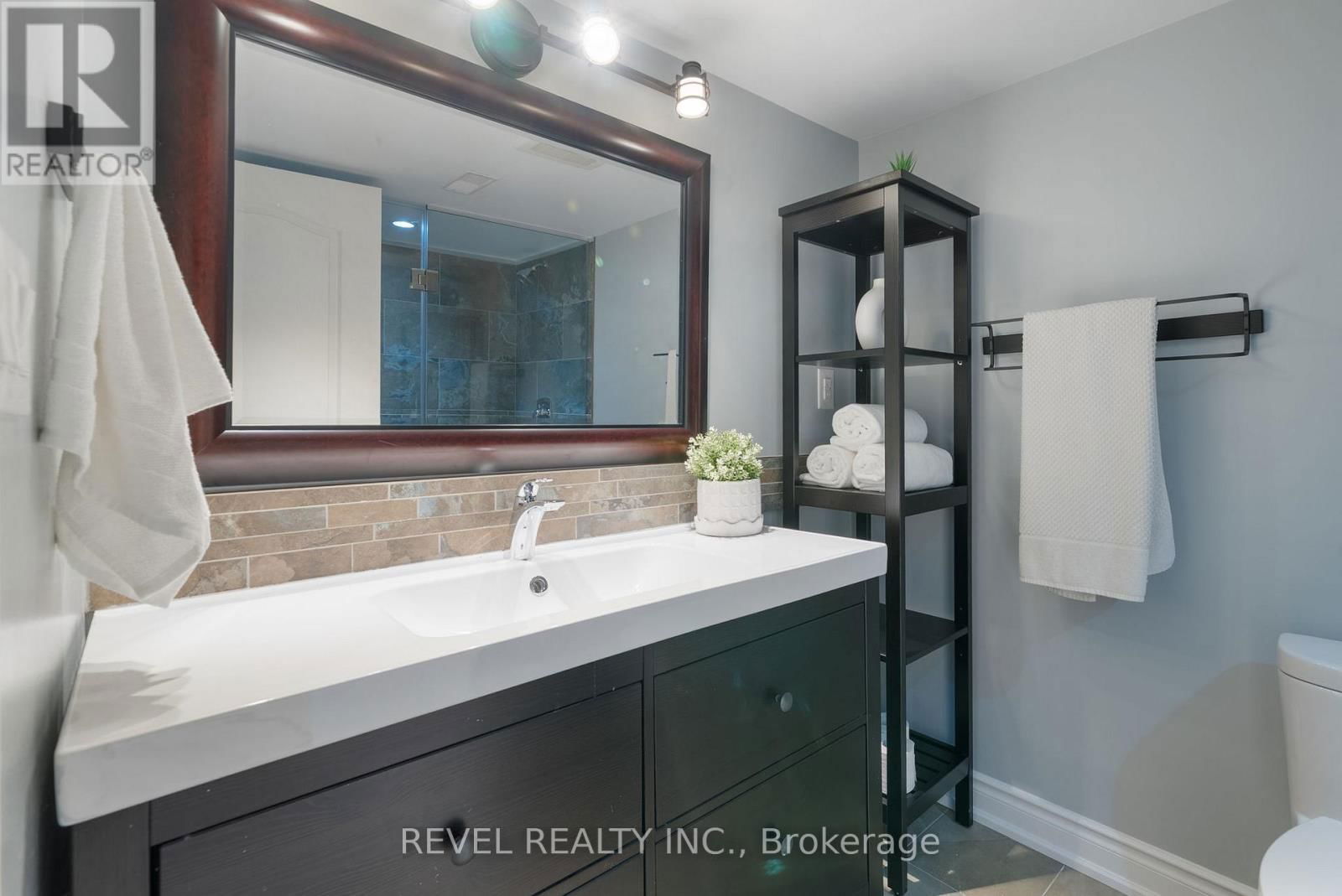 100 ASHBURY BOULEVARD Image 38