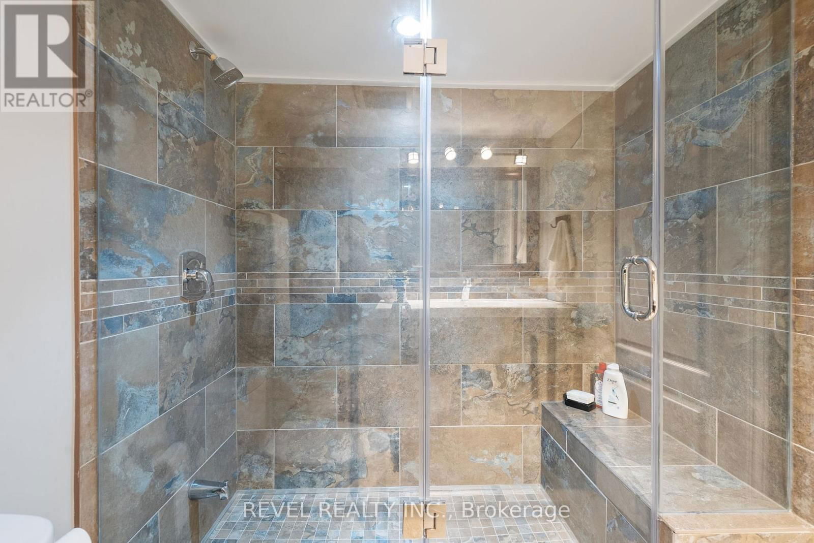 100 ASHBURY BOULEVARD Image 39