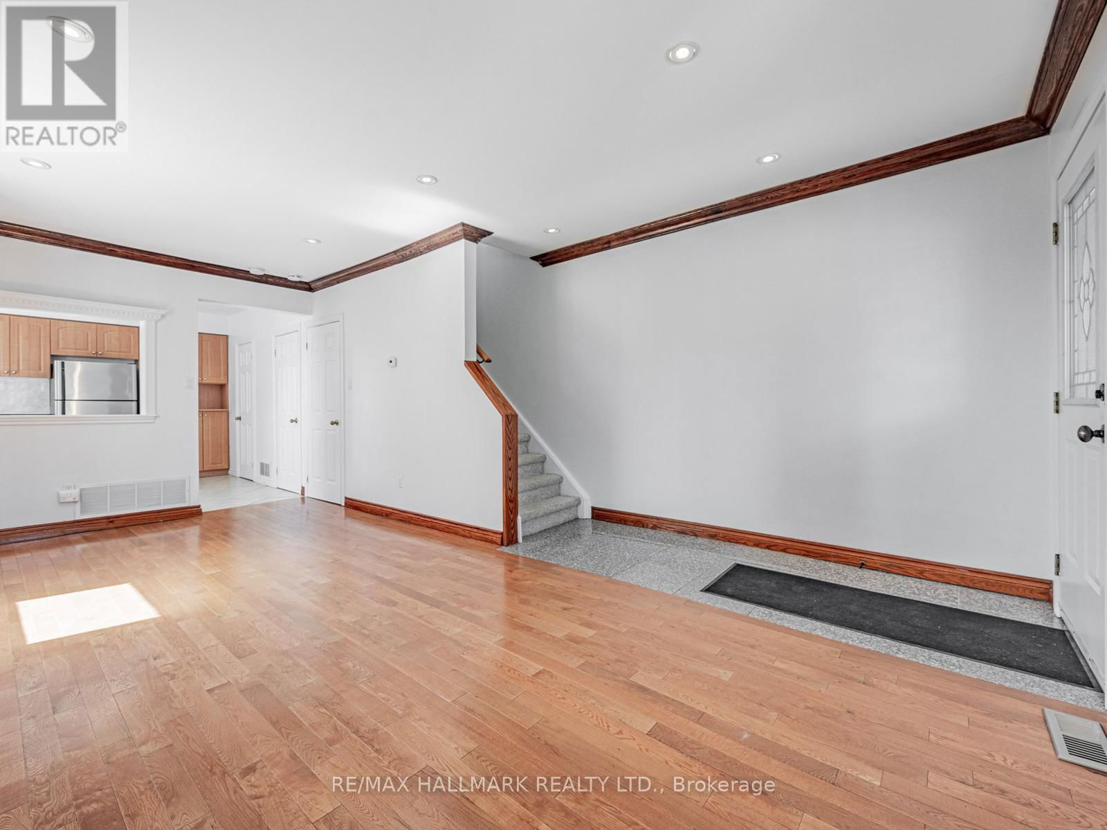 8 REDWOOD AVENUE Image 21