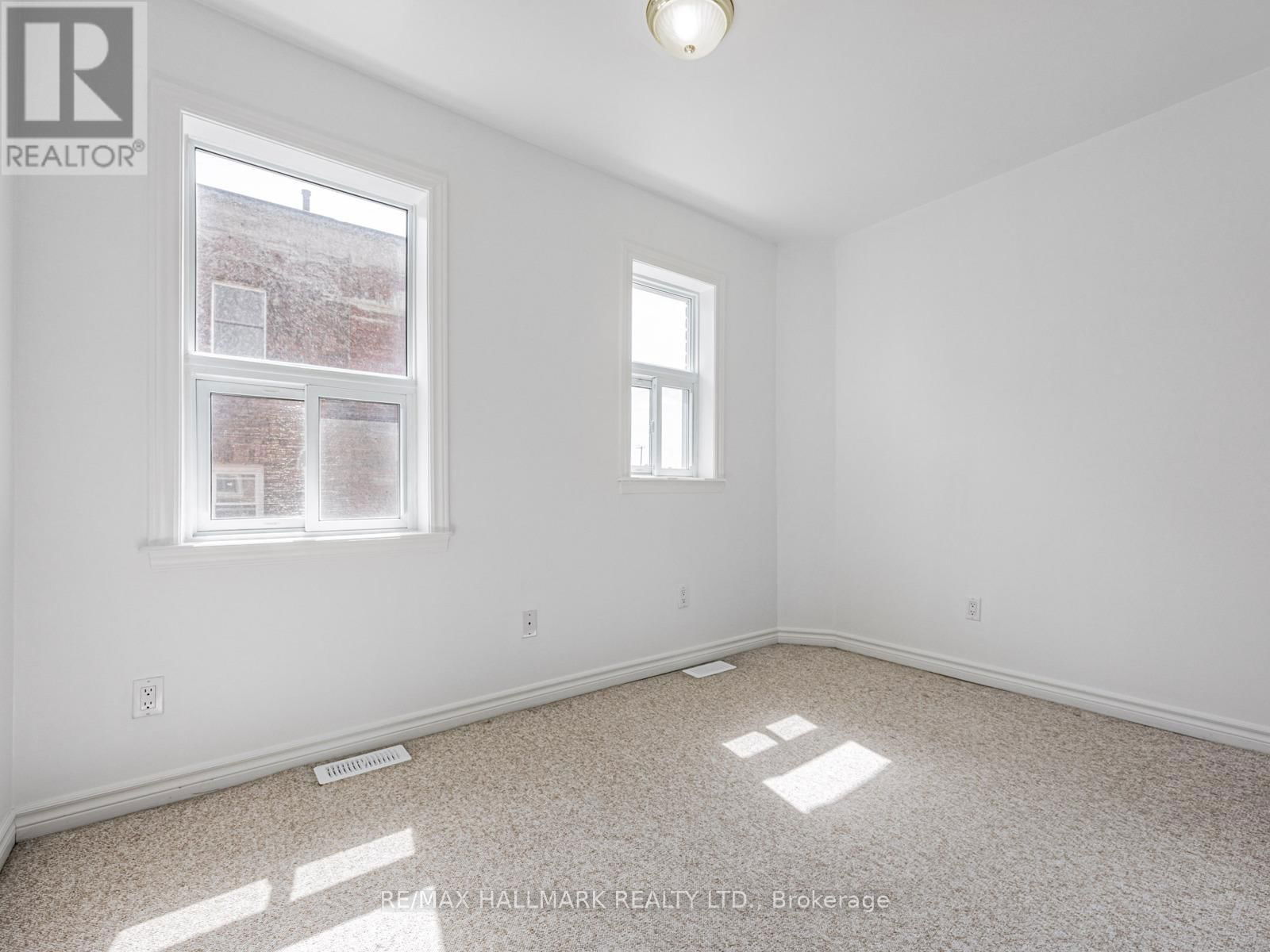 8 REDWOOD AVENUE Image 29