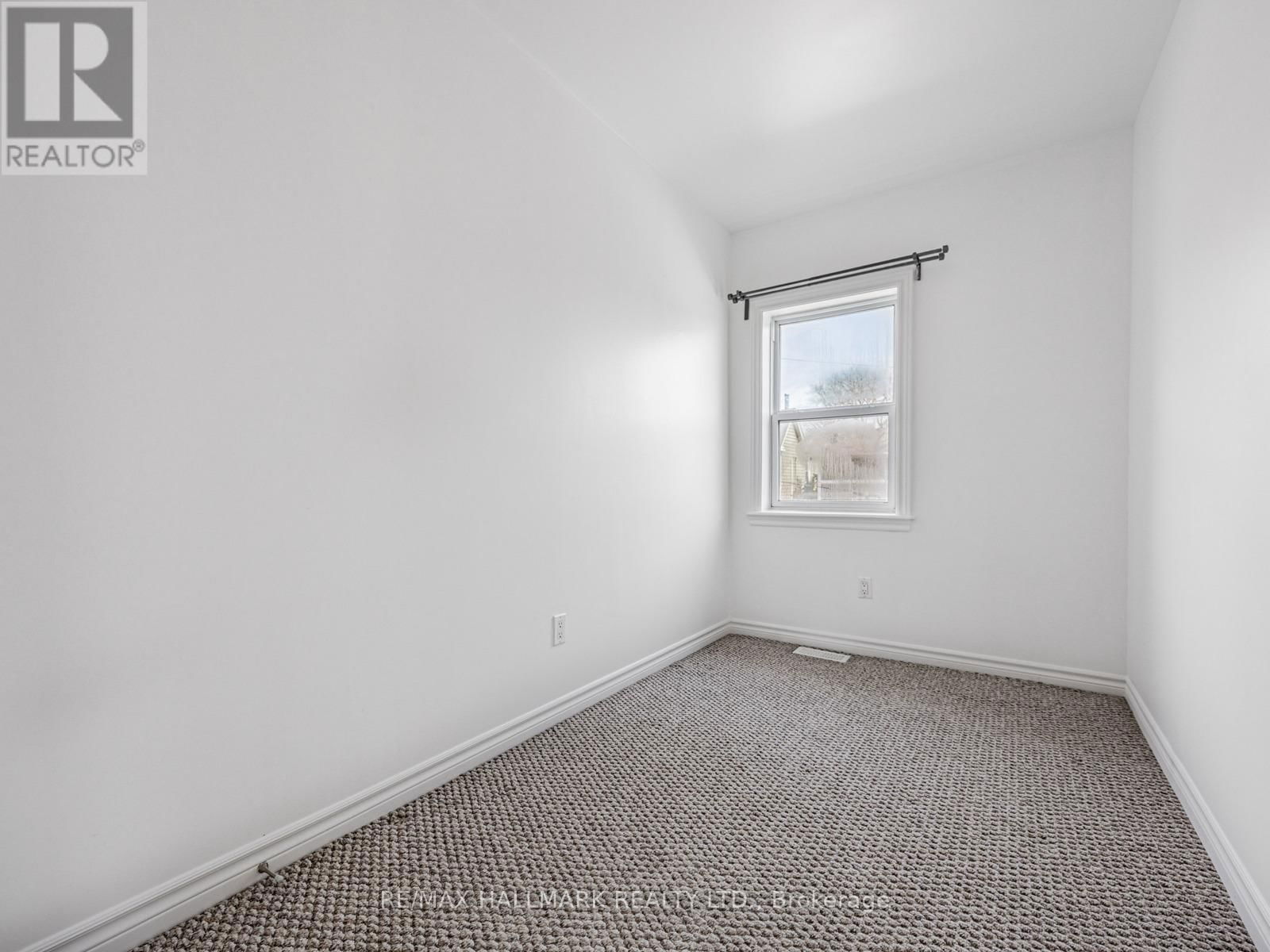 8 REDWOOD AVENUE Image 32