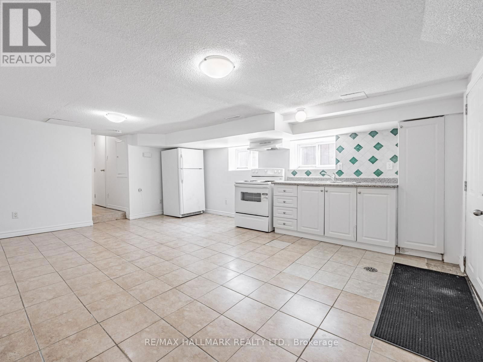 8 REDWOOD AVENUE Image 34