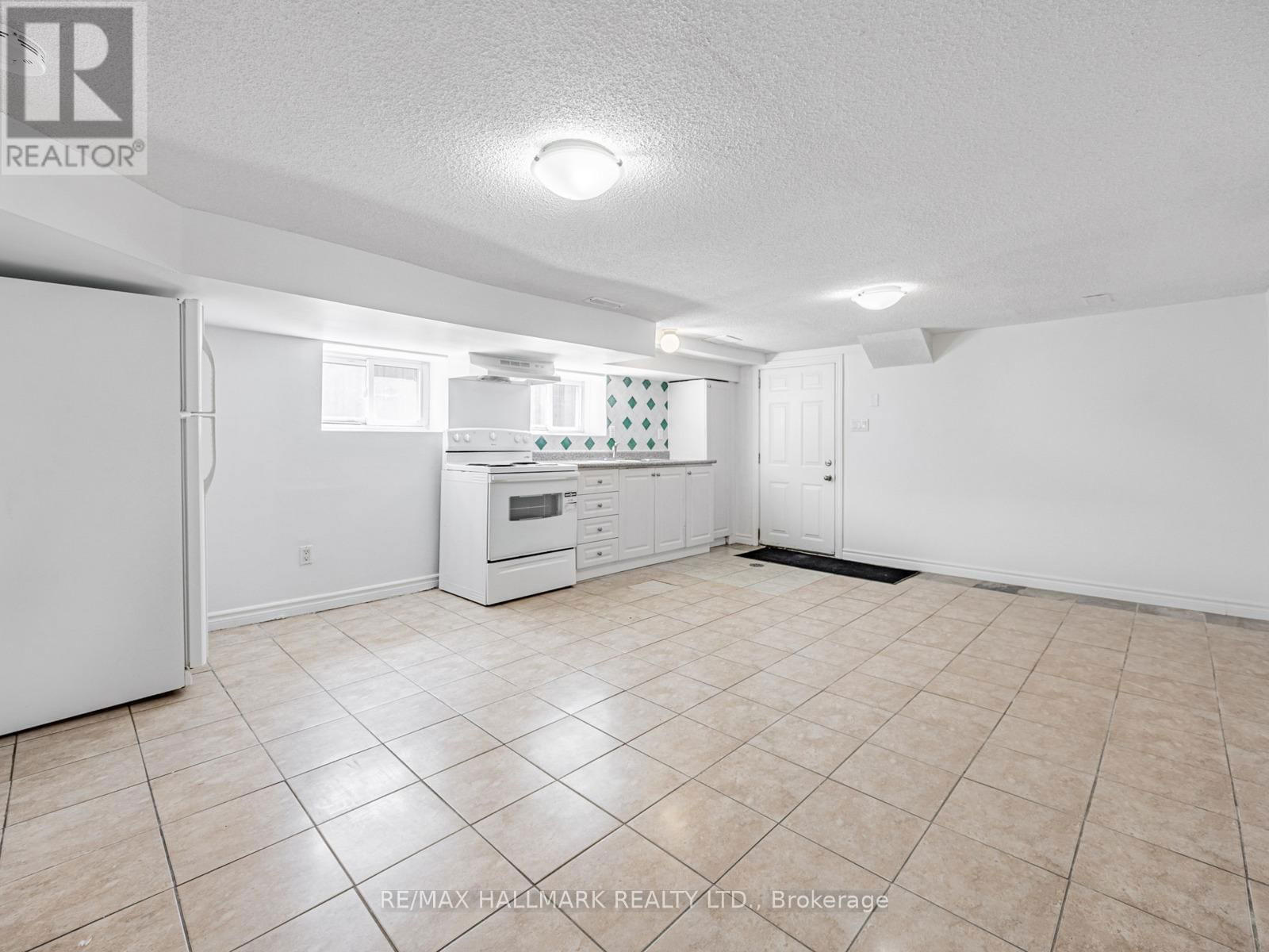 8 REDWOOD AVENUE Image 35
