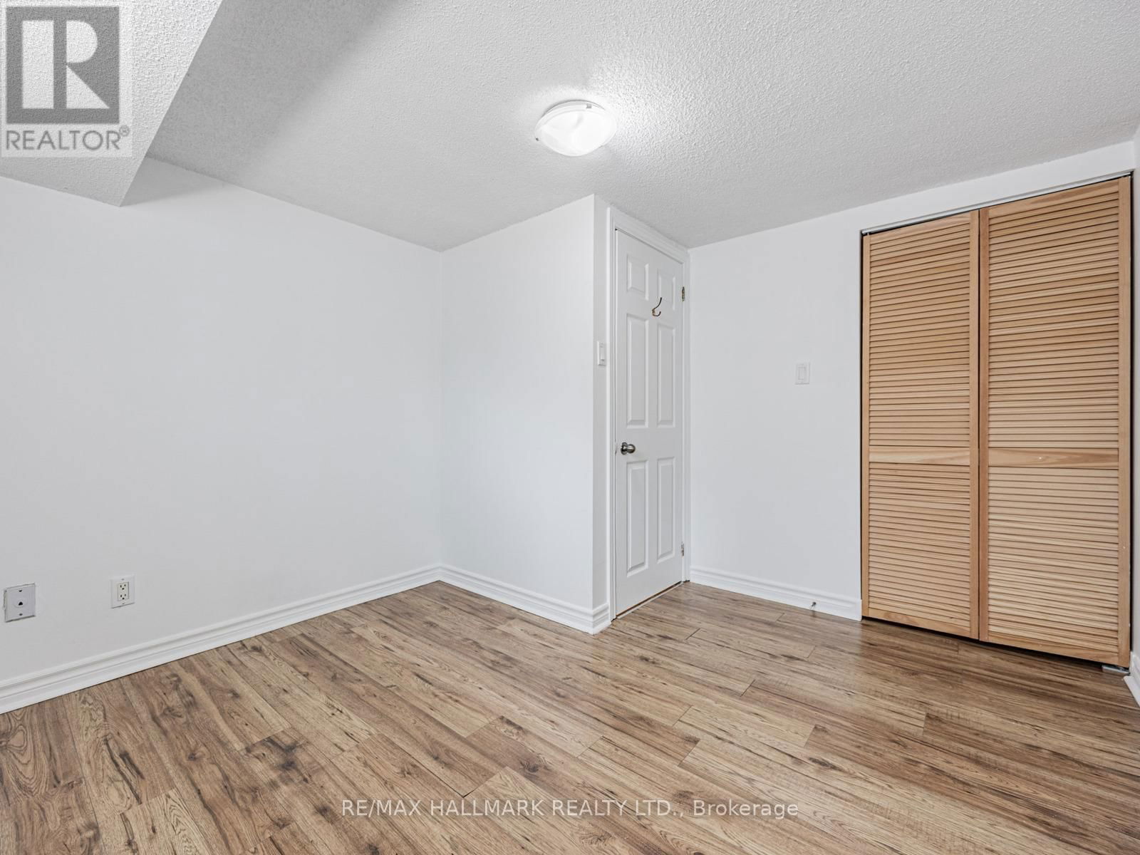 8 REDWOOD AVENUE Image 36