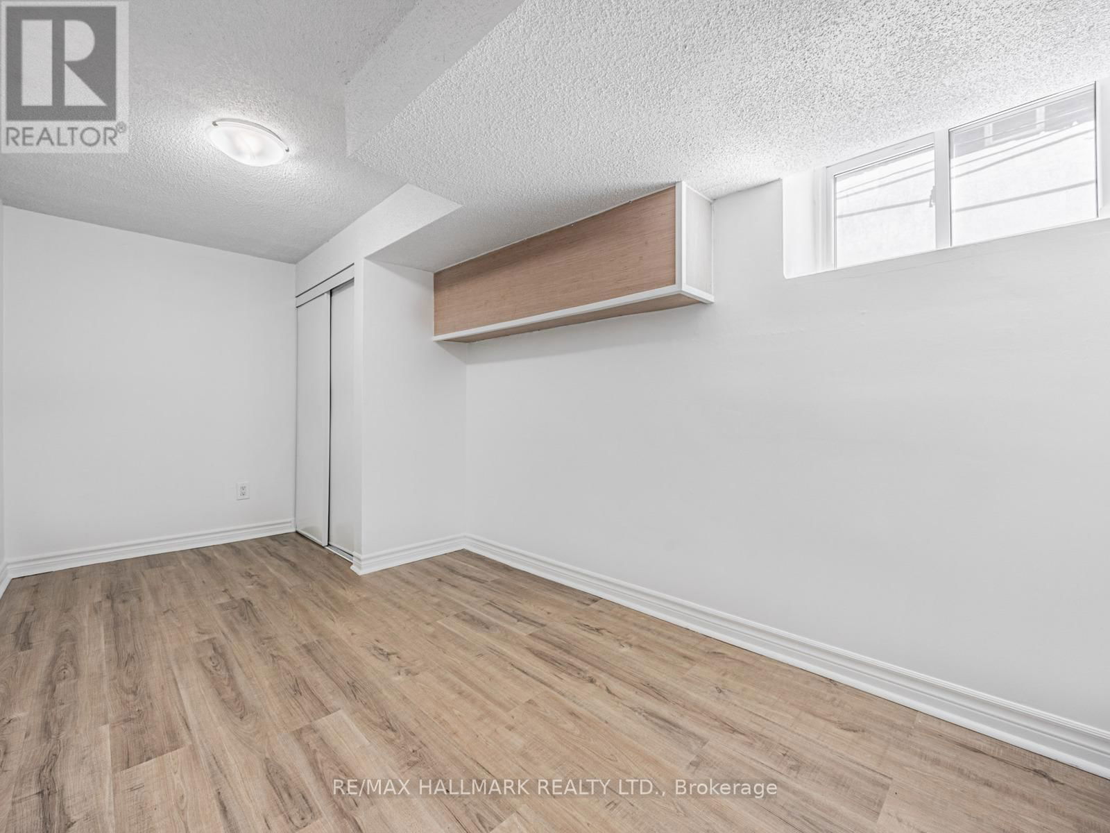 8 REDWOOD AVENUE Image 37