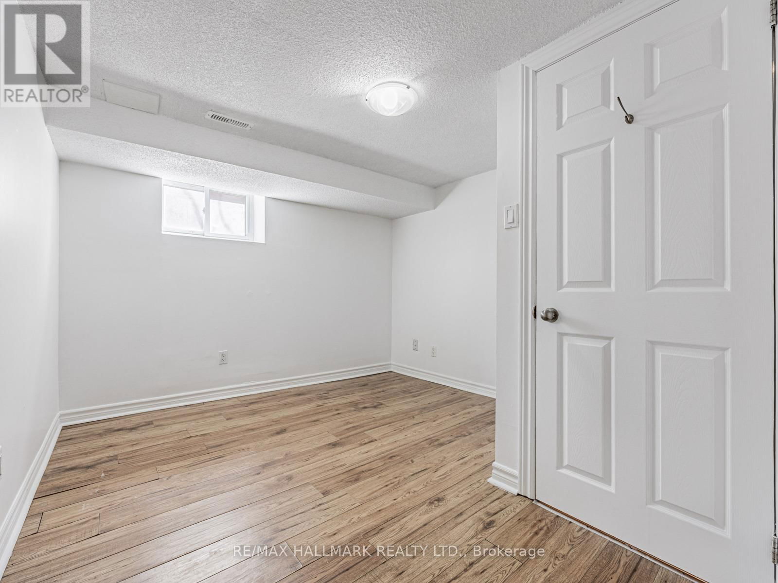 8 REDWOOD AVENUE Image 38