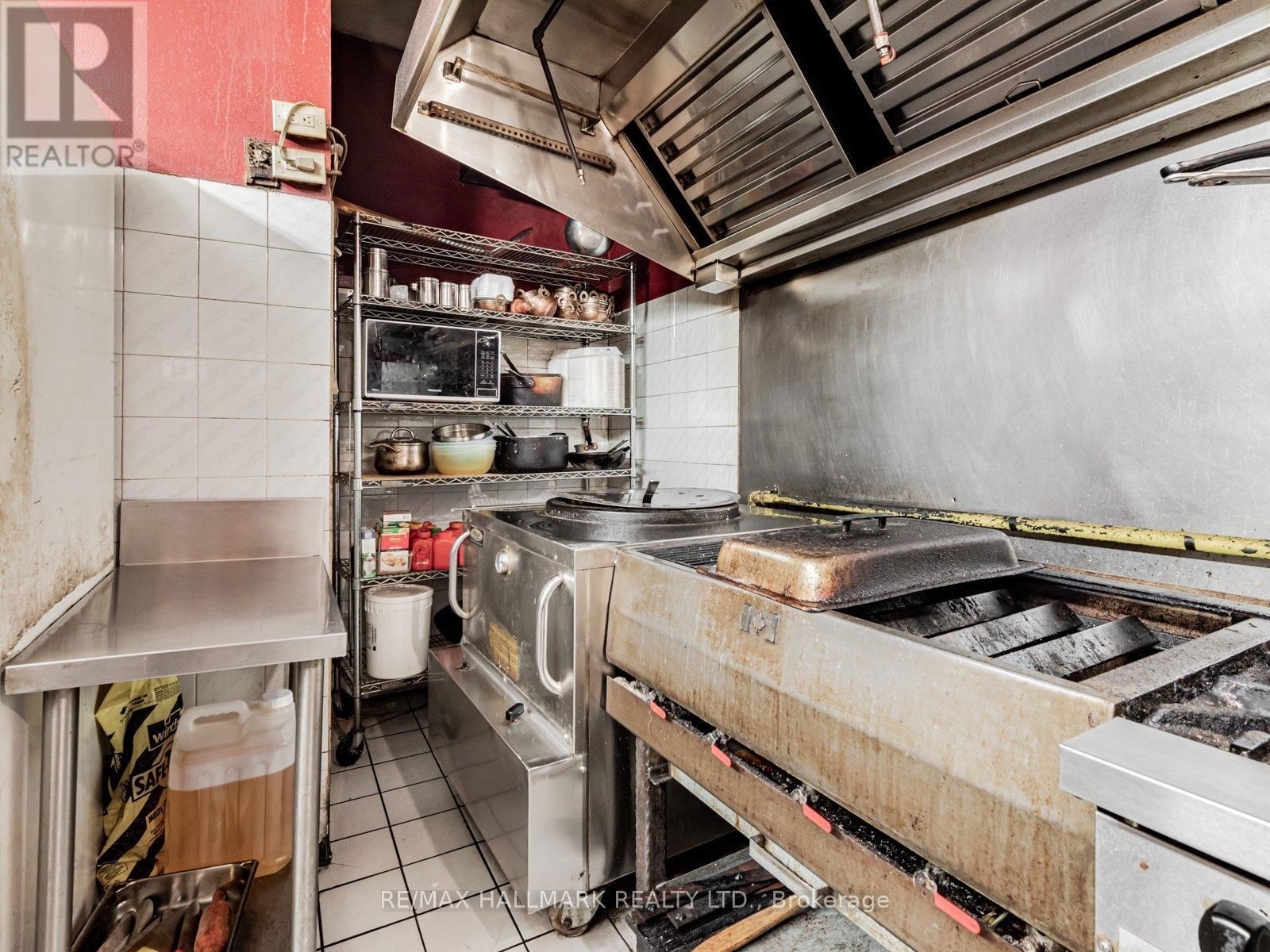 2658 DANFORTH AVENUE Image 13