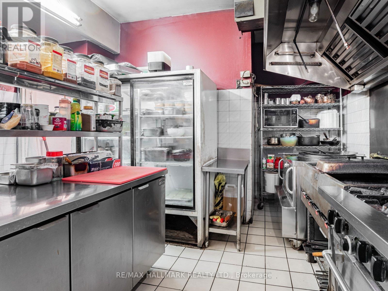 2658 DANFORTH AVENUE Image 15