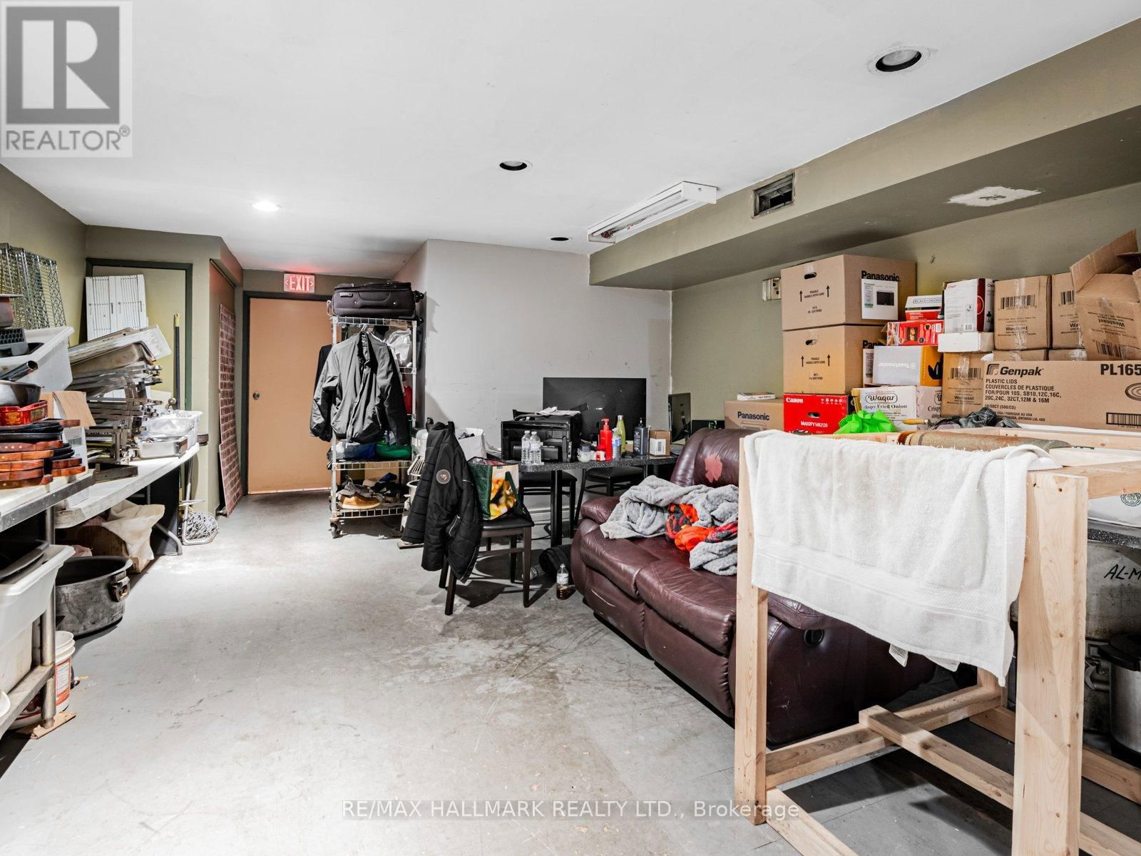 2658 DANFORTH AVENUE Image 16