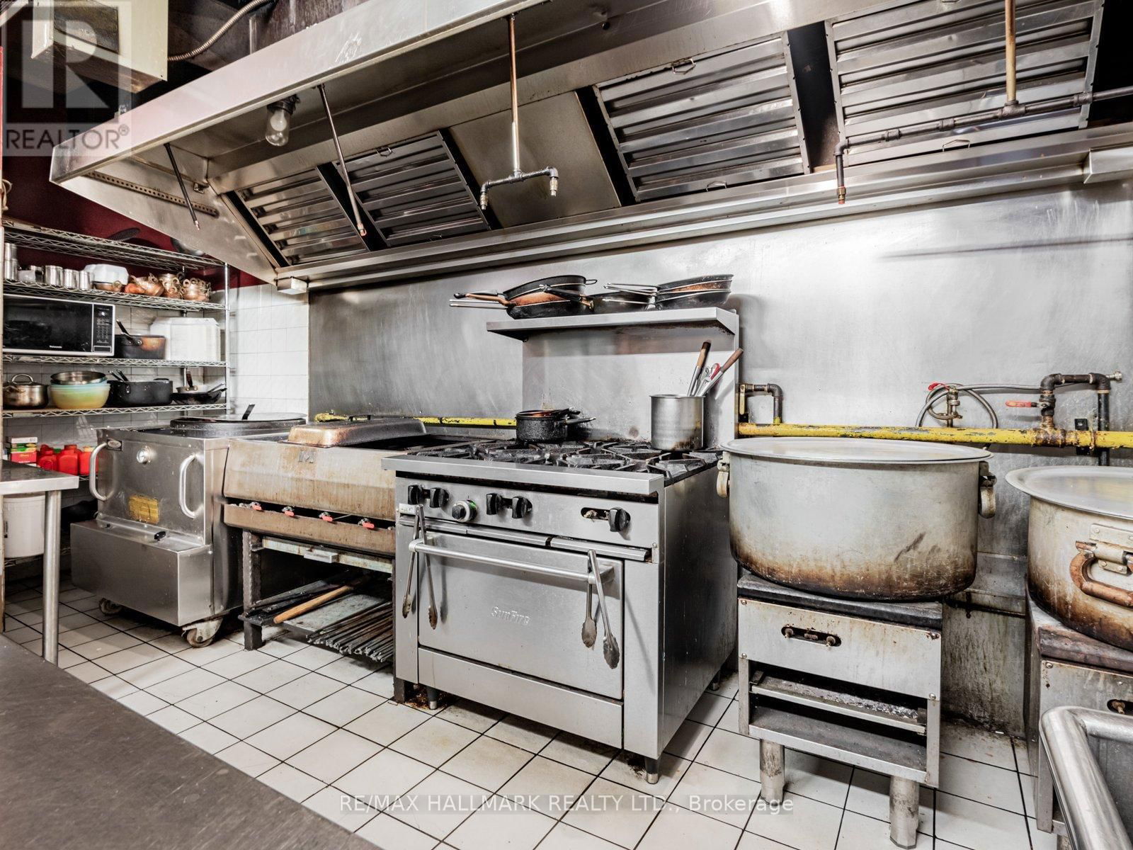 2658 DANFORTH AVENUE Image 18