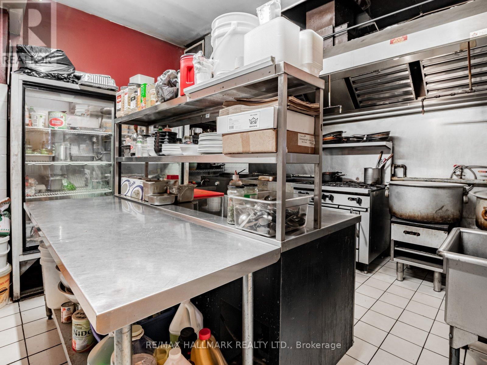 2658 DANFORTH AVENUE Image 19