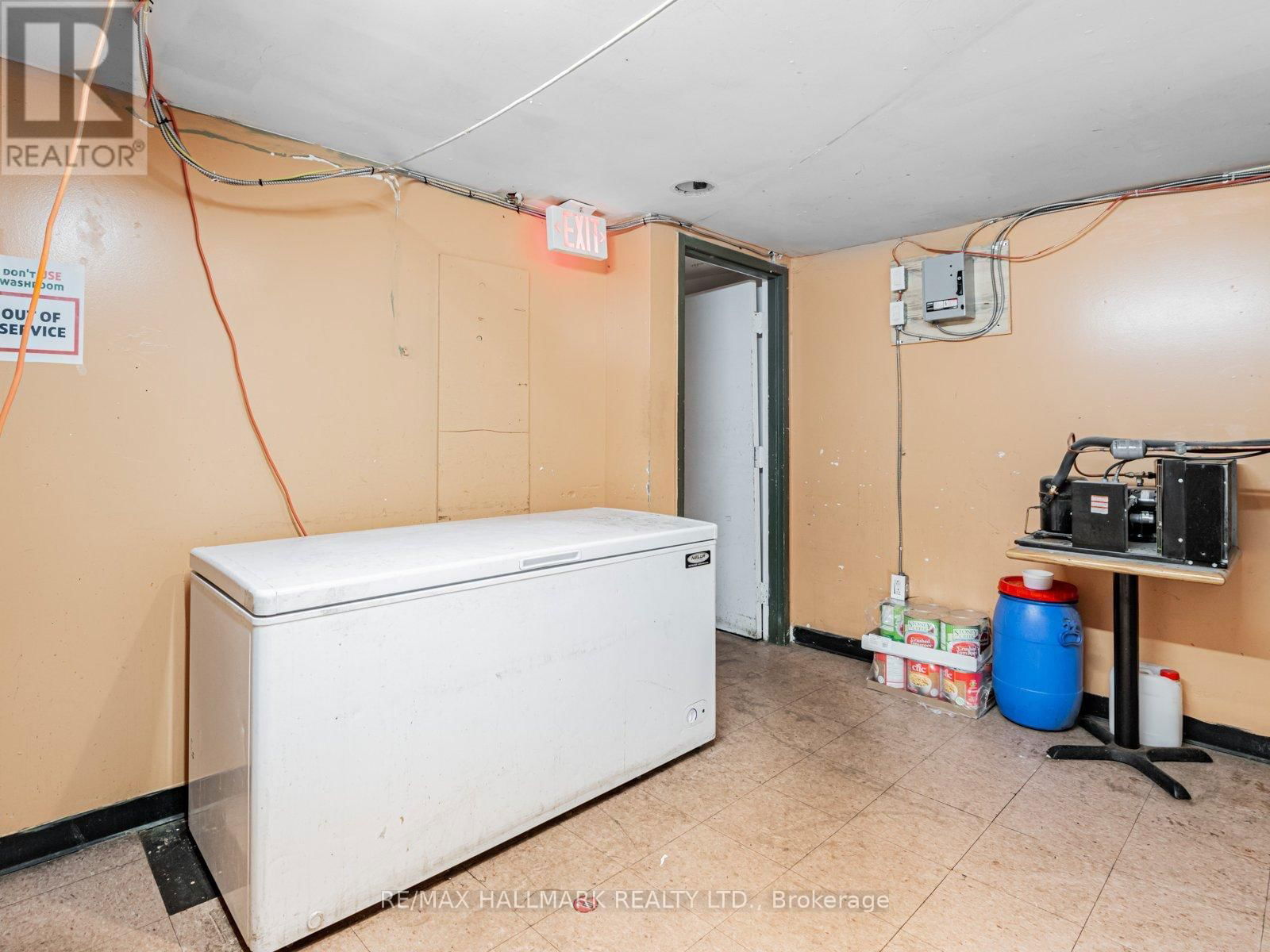 2658 DANFORTH AVENUE Image 20