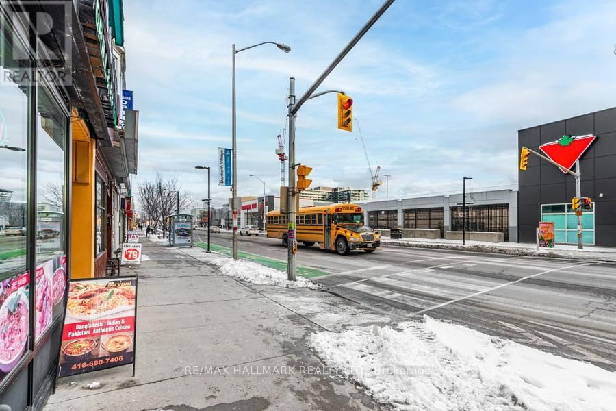 2658 DANFORTH AVENUE Image 22