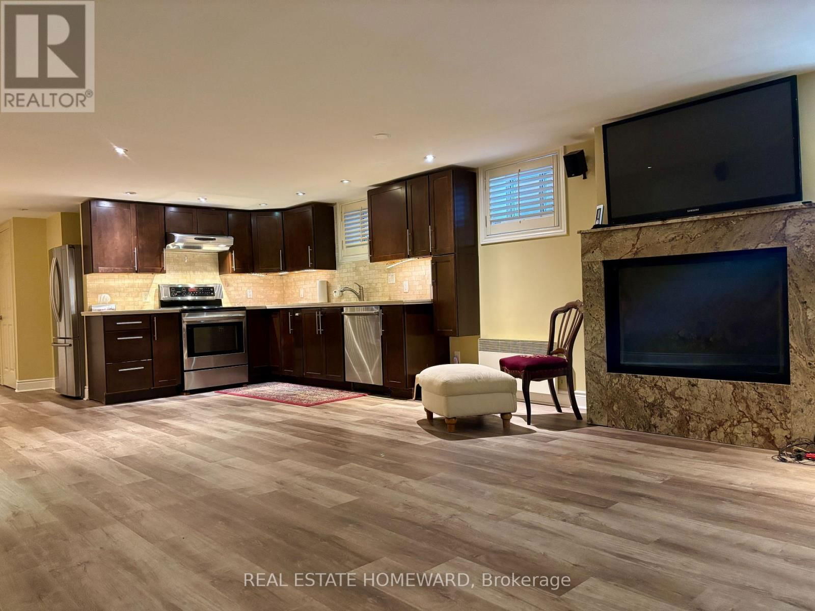 78 HUBBARD BOULEVARD Image 1