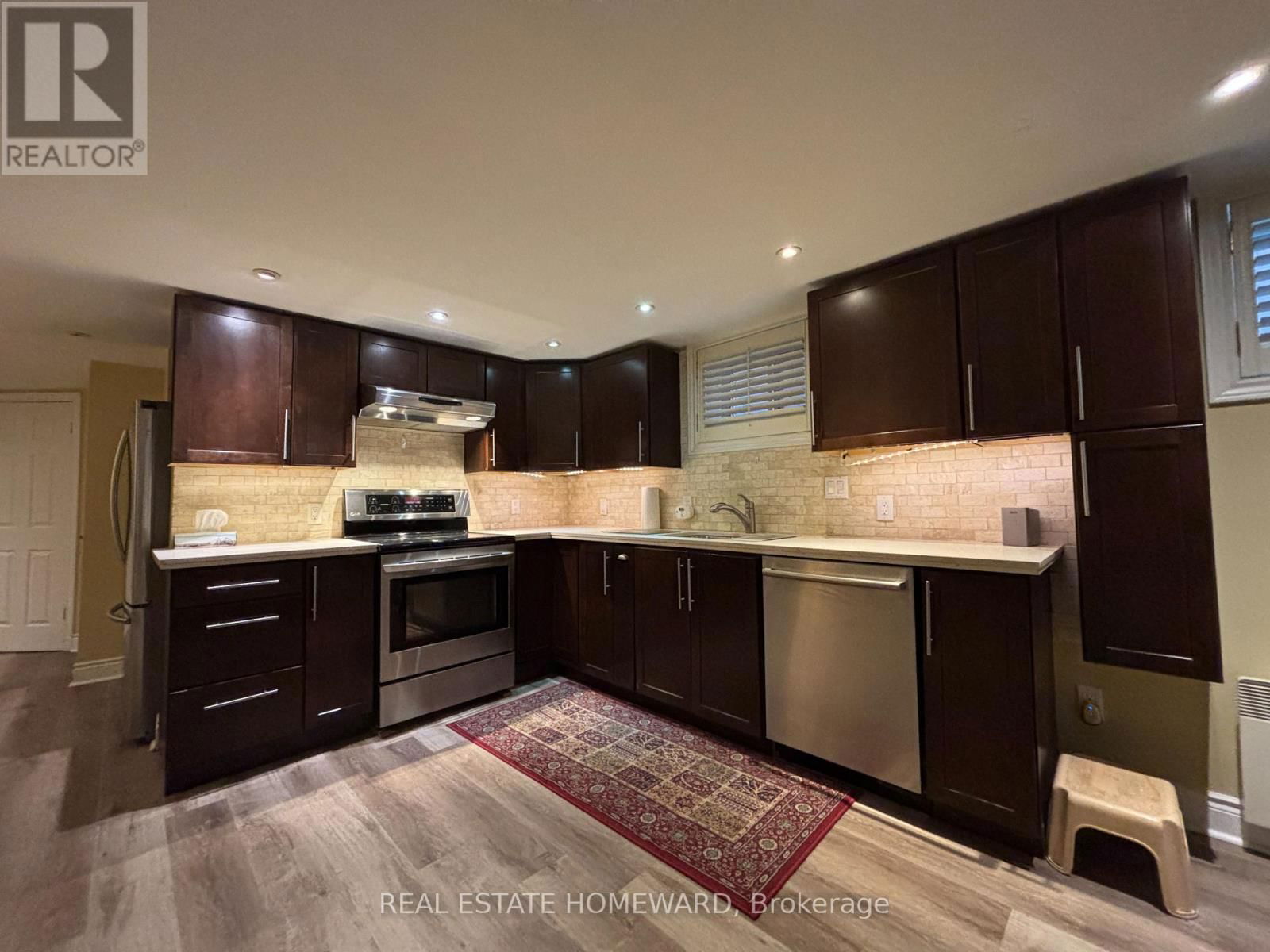 78 HUBBARD BOULEVARD Image 2
