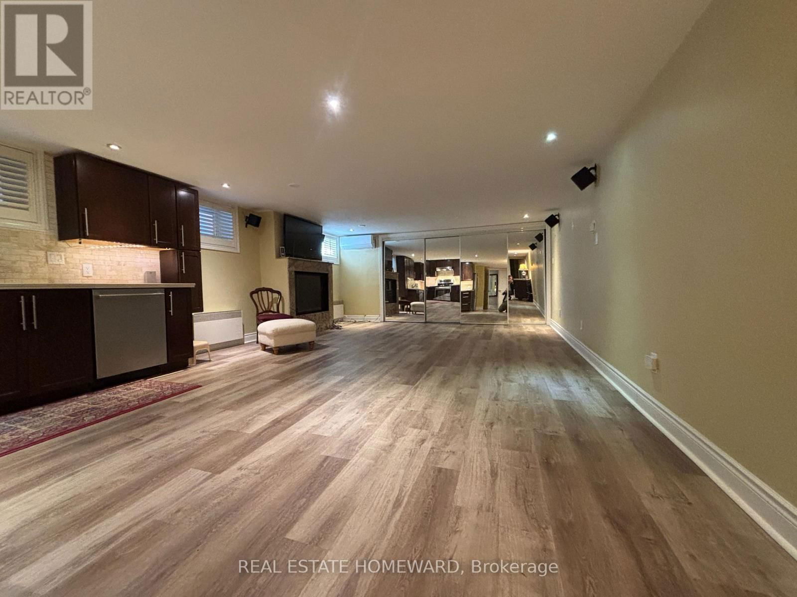 78 HUBBARD BOULEVARD Image 4