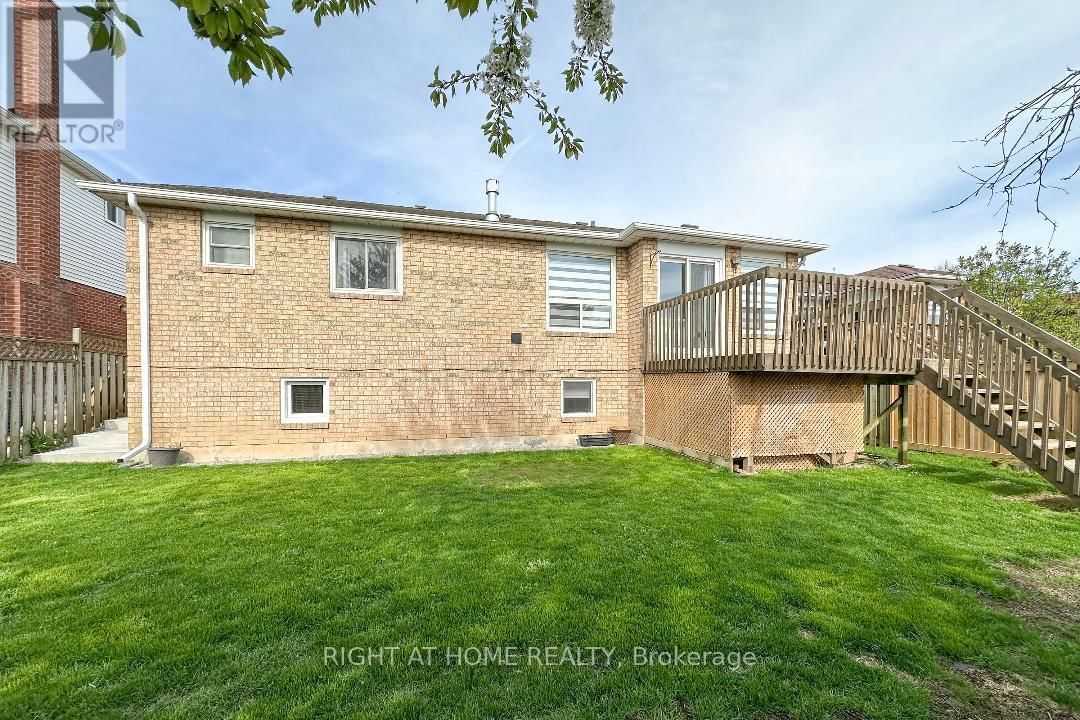 91 FOSTER CREEK DRIVE NORTH Image 32