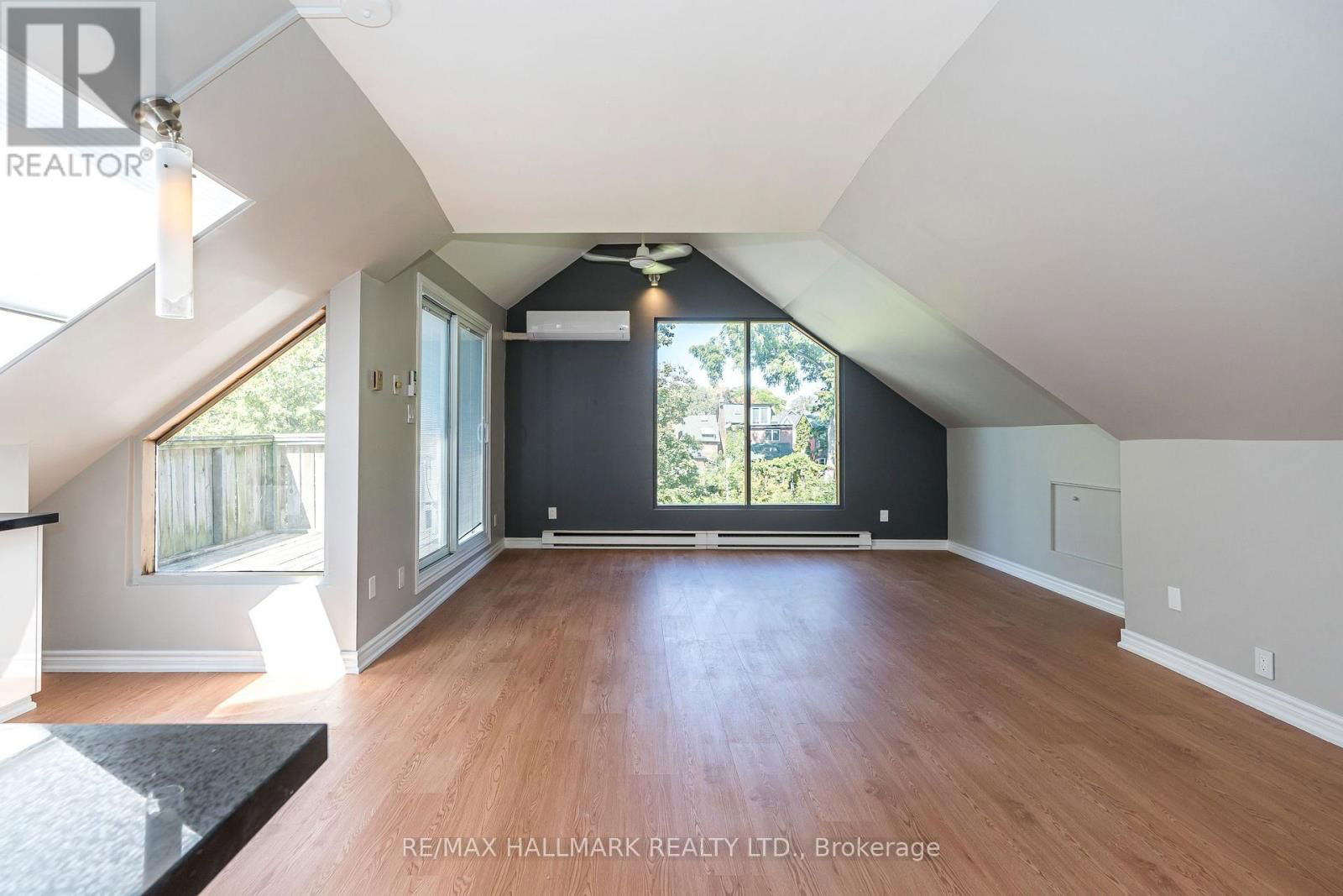 3 - 32 HOGARTH AVENUE Image 11