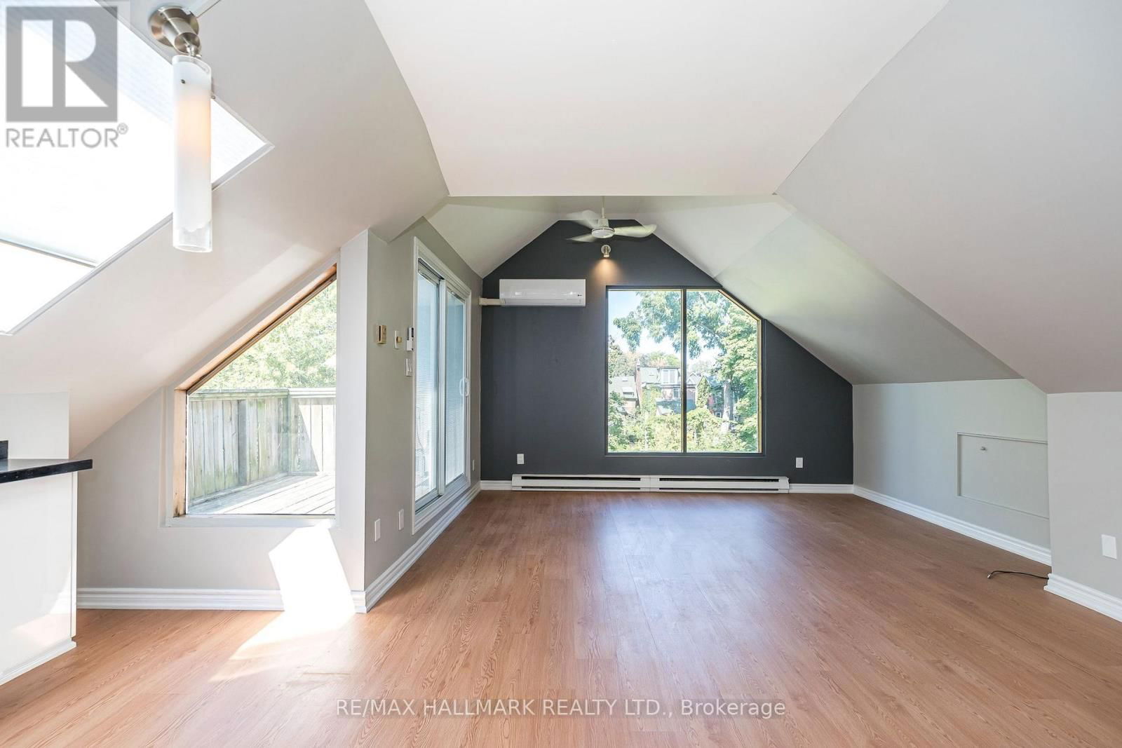 3 - 32 HOGARTH AVENUE Image 12