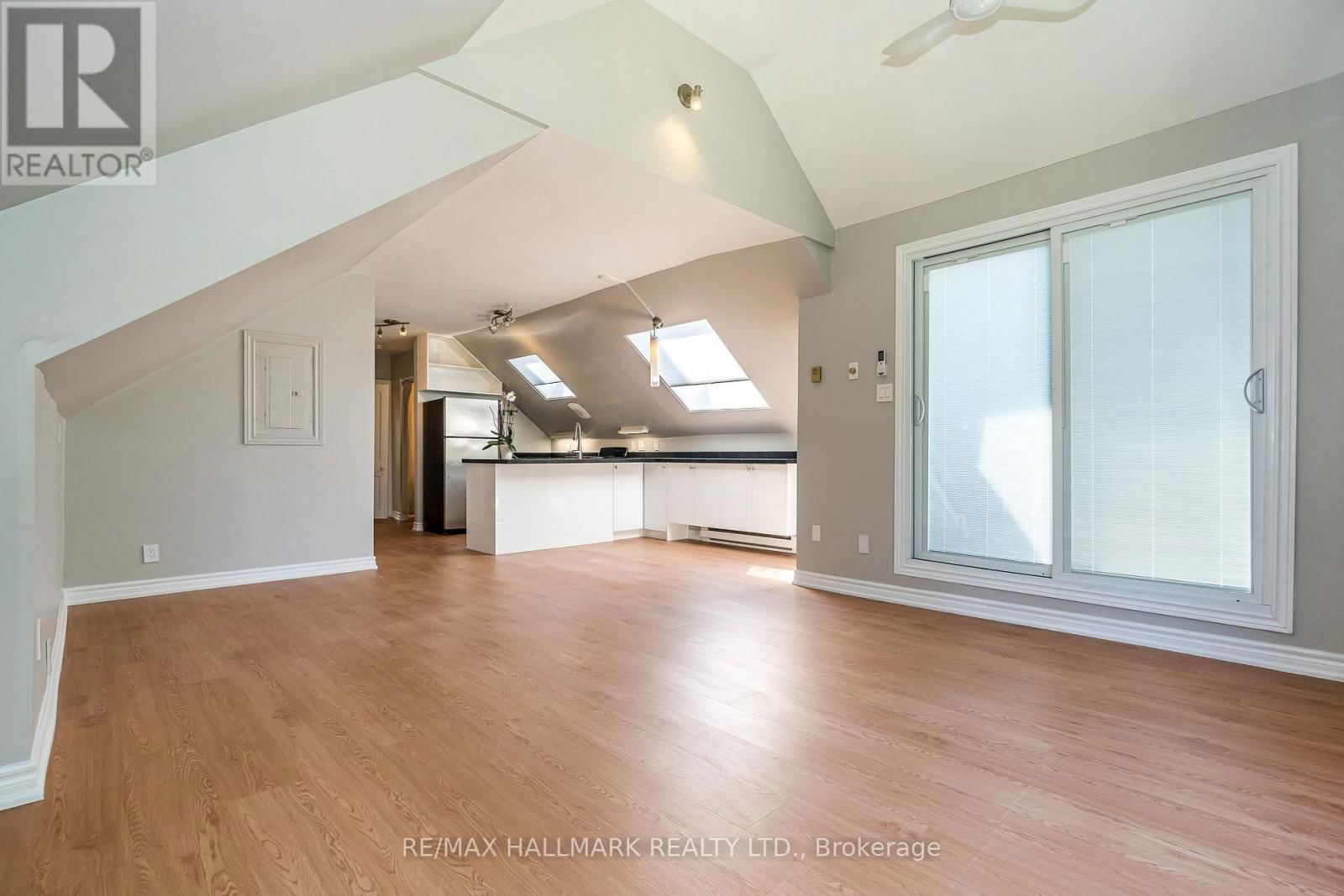 3 - 32 HOGARTH AVENUE Image 14