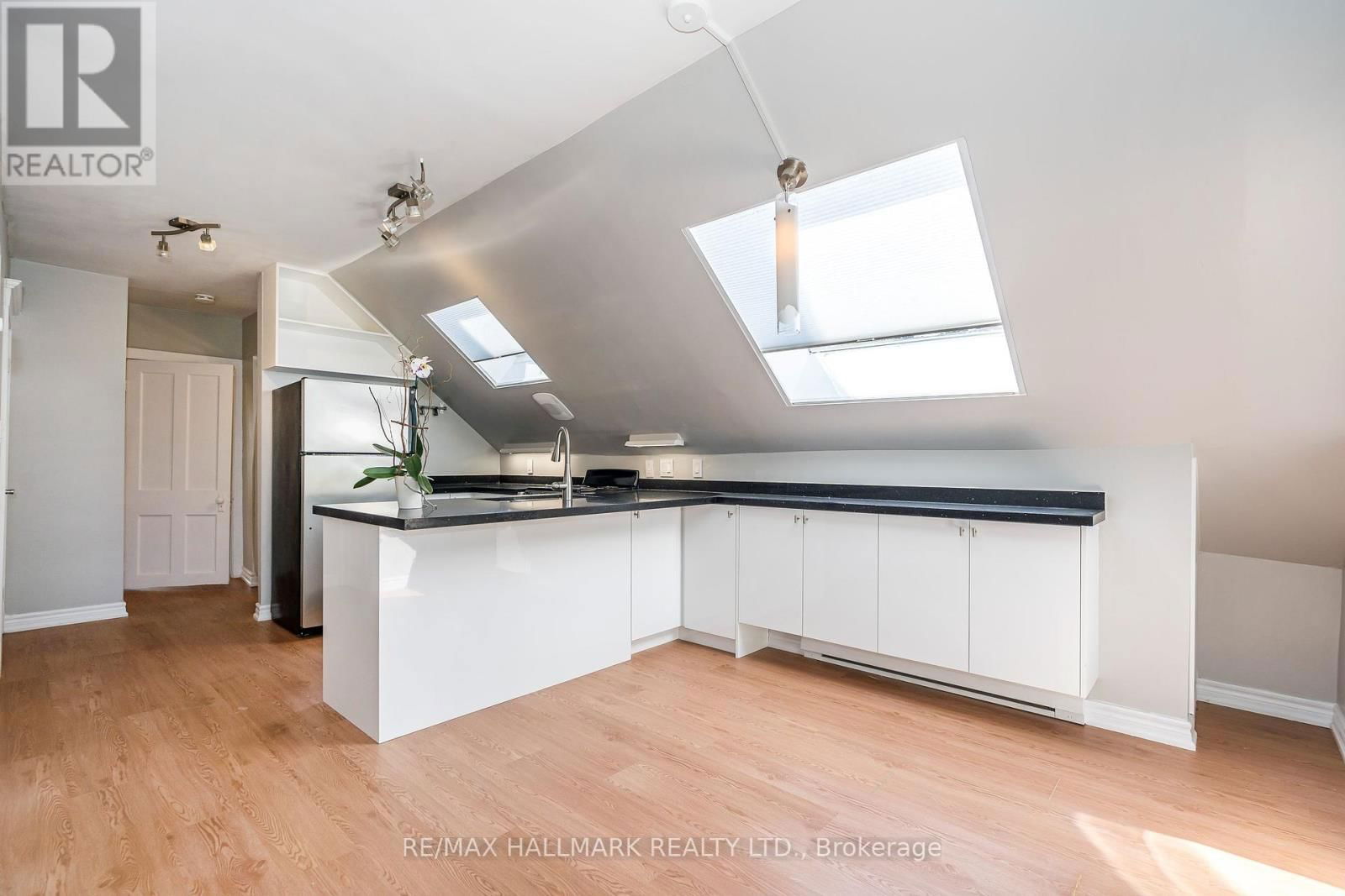 3 - 32 HOGARTH AVENUE Image 18