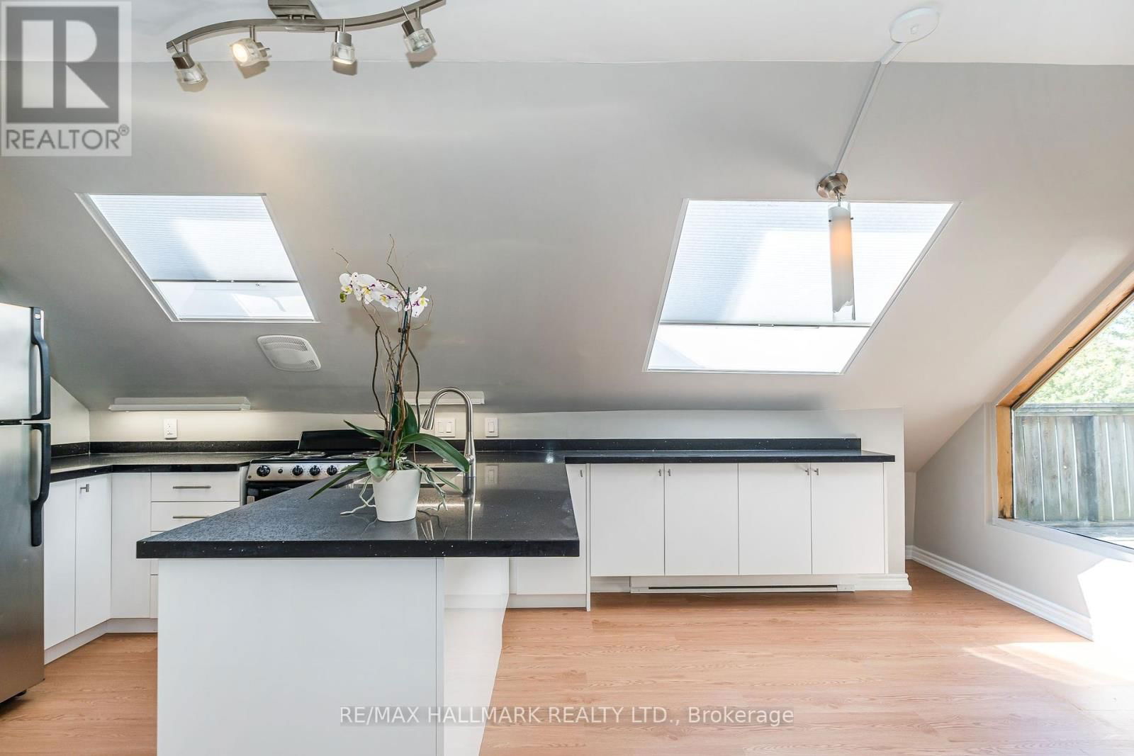 3 - 32 HOGARTH AVENUE Image 19
