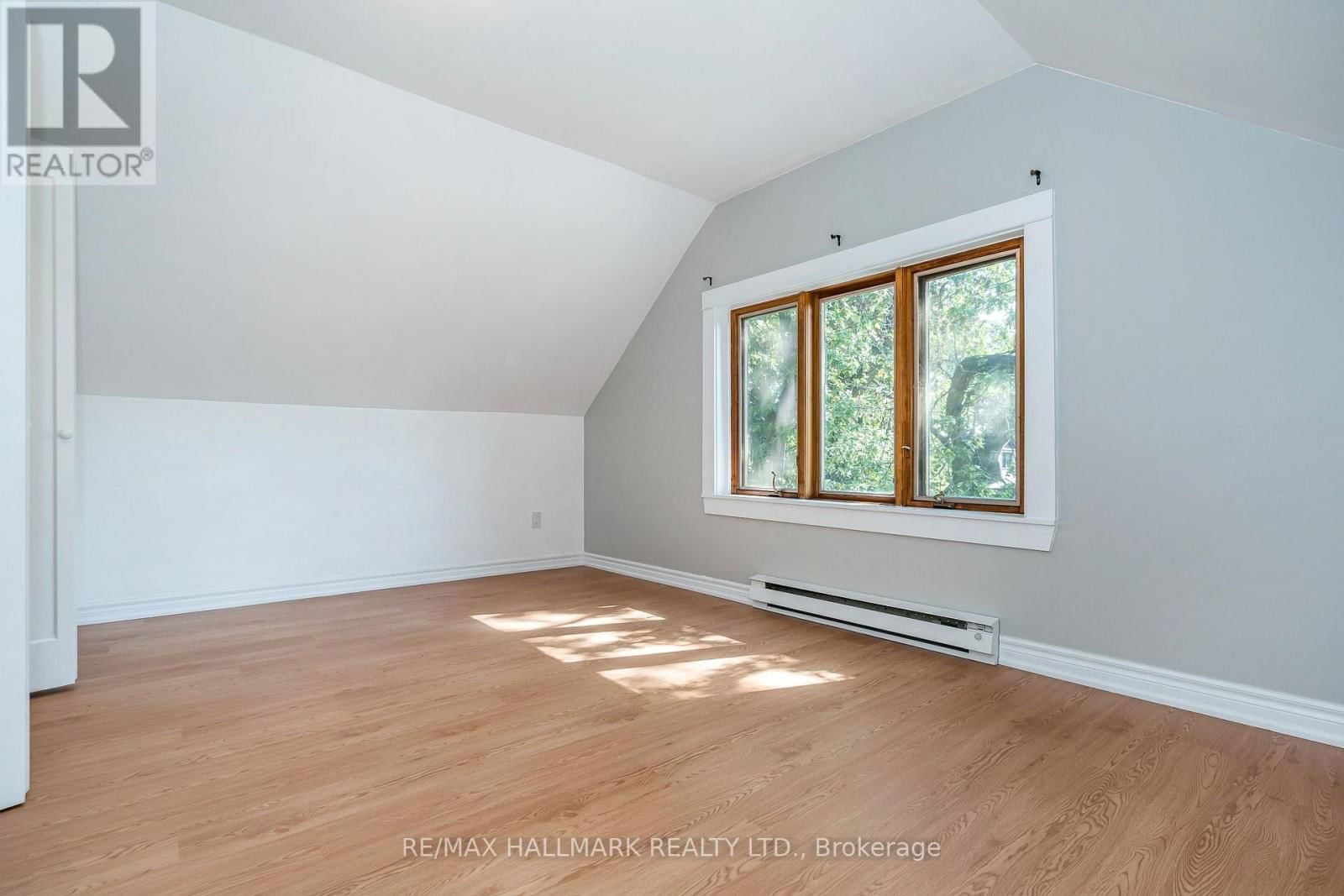 3 - 32 HOGARTH AVENUE Image 27