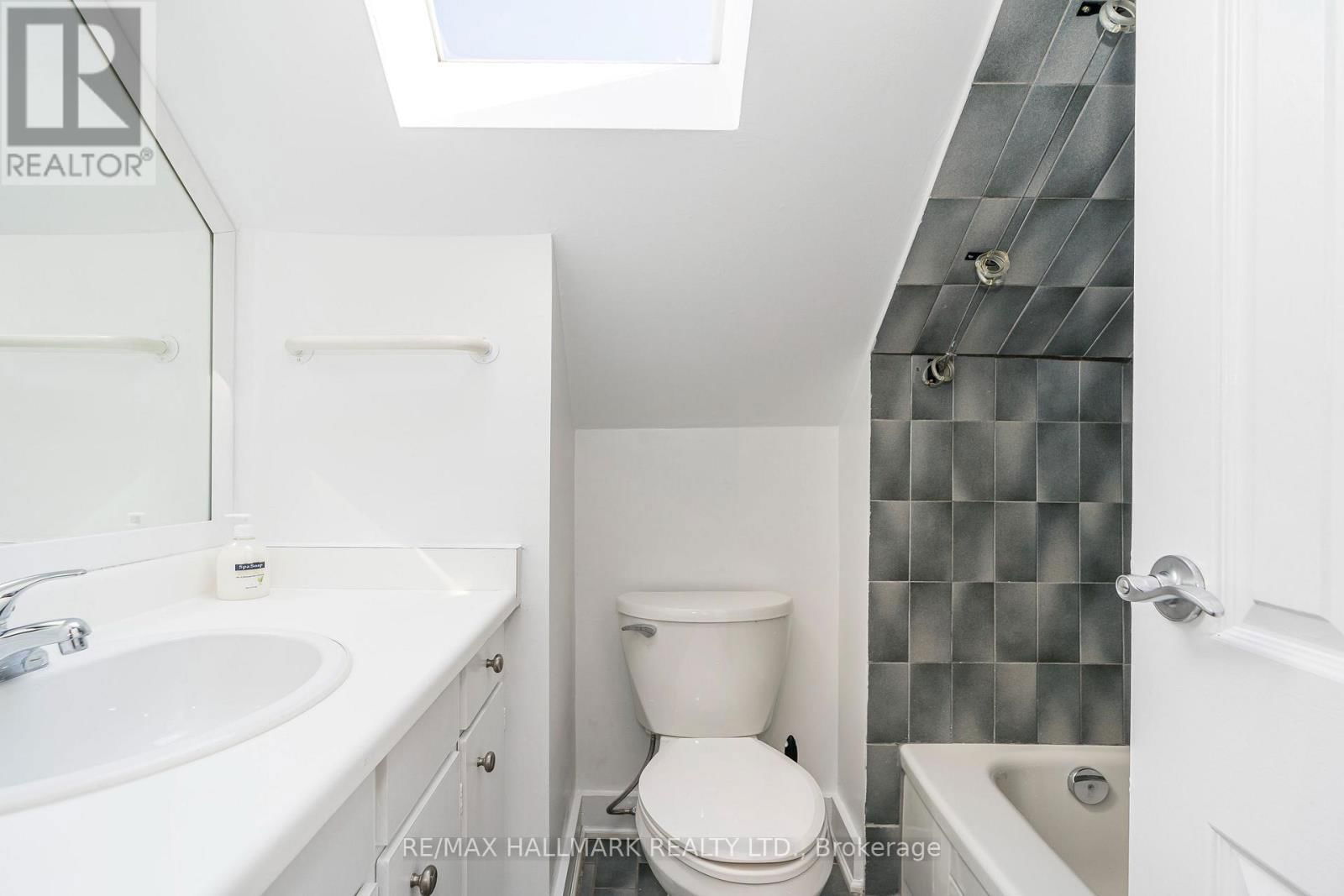 3 - 32 HOGARTH AVENUE Image 32
