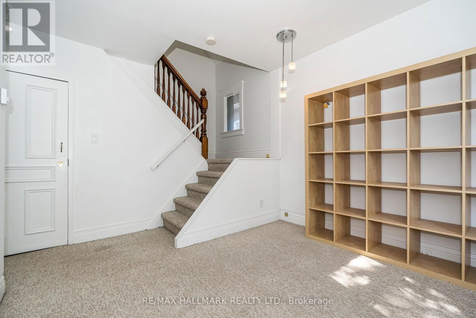 3 - 32 HOGARTH AVENUE Image 6
