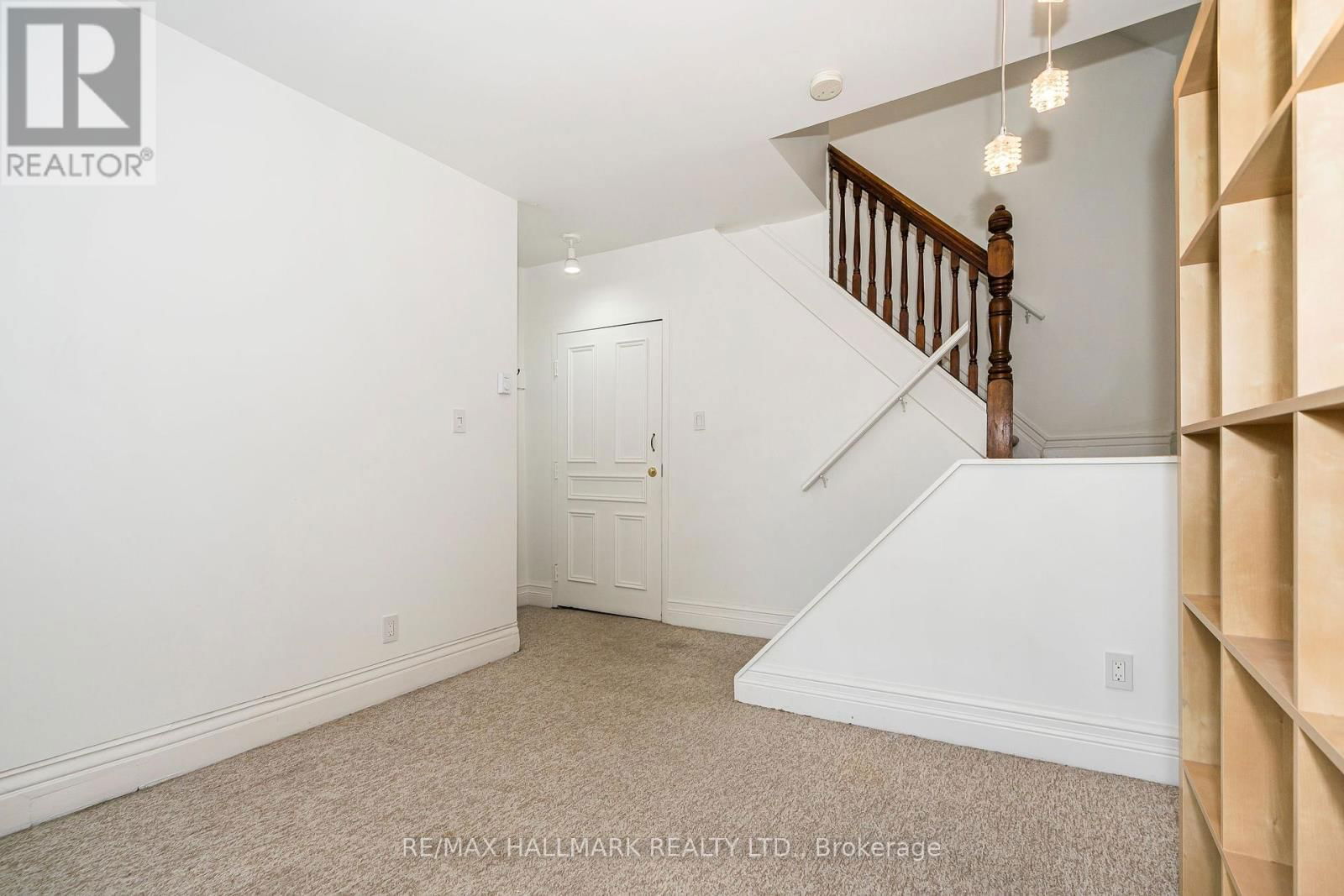 3 - 32 HOGARTH AVENUE Image 7