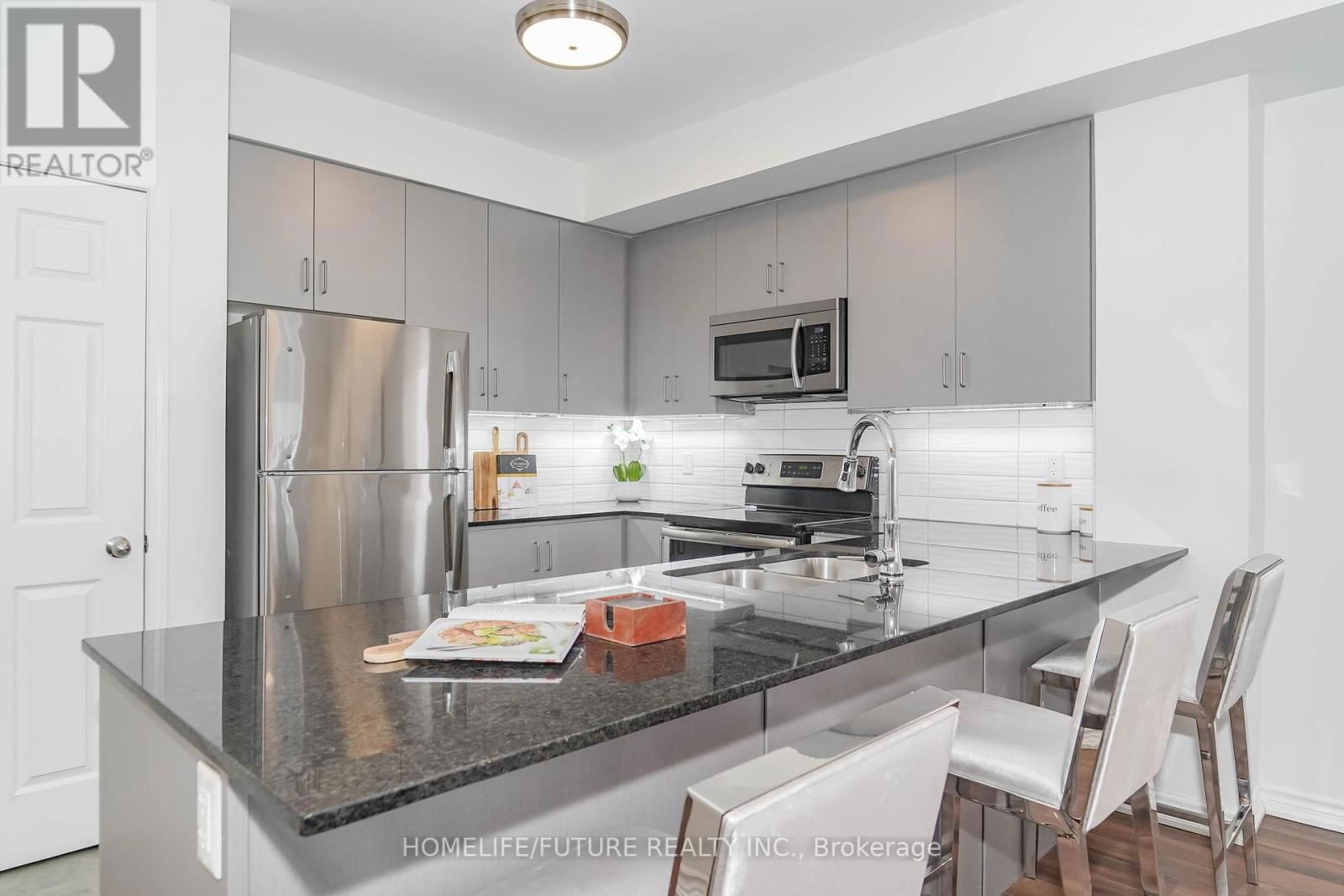 1 - 1040 ELTON WAY Image 10