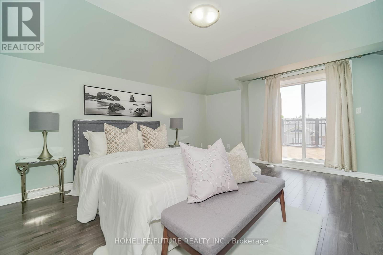 1 - 1040 ELTON WAY Image 24