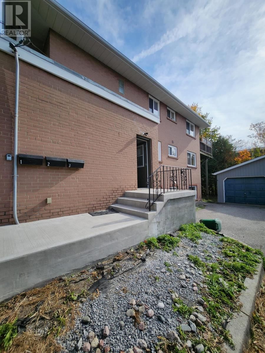 Lower - 507 COLBORNE STREET WEST Image 13