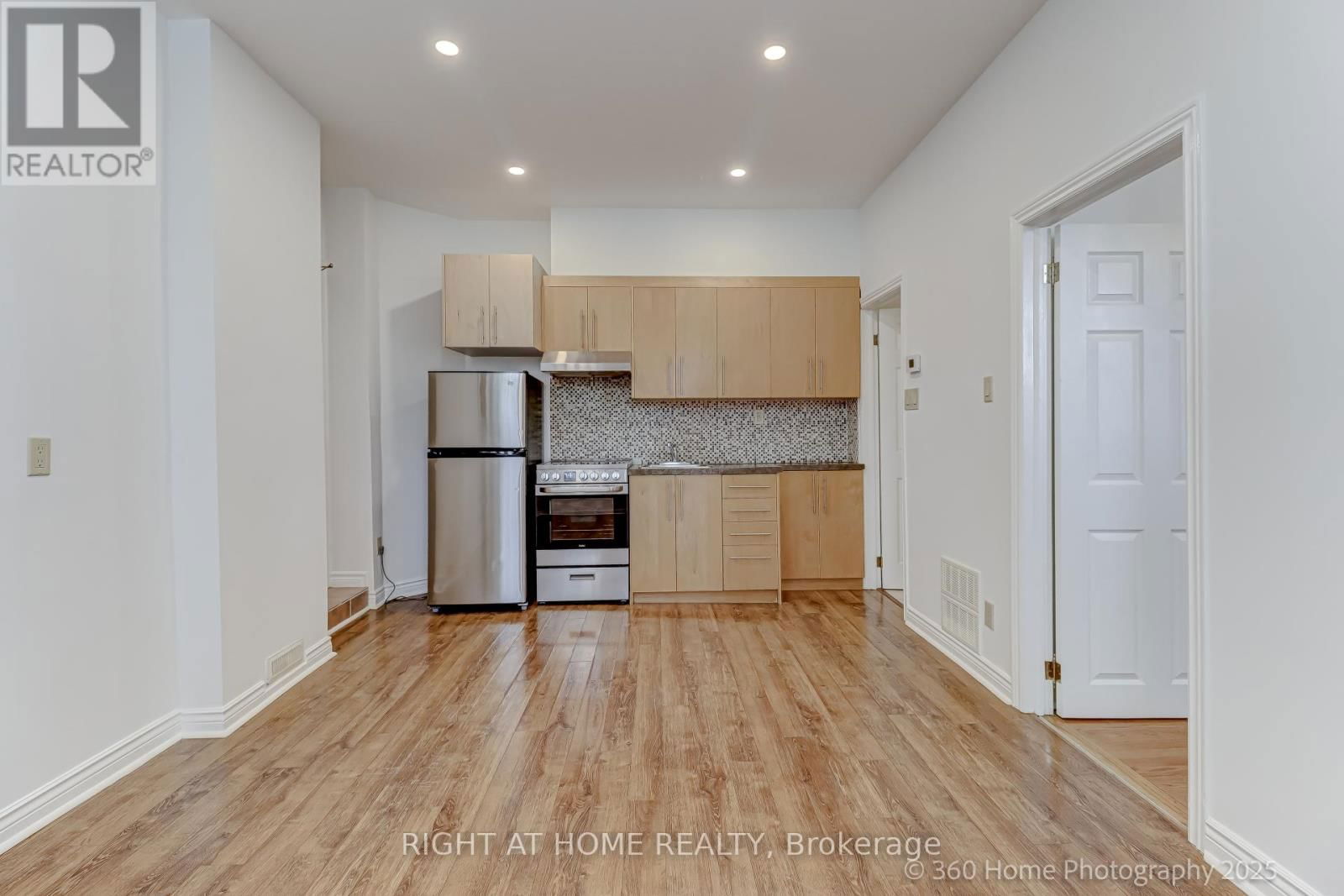 274 PHARMACY AVENUE Image 24
