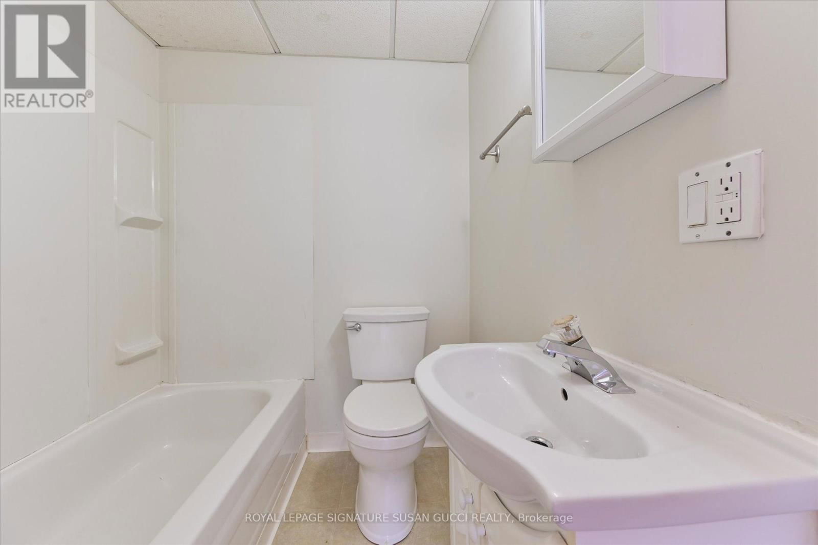 454 DONLANDS AVENUE Image 11