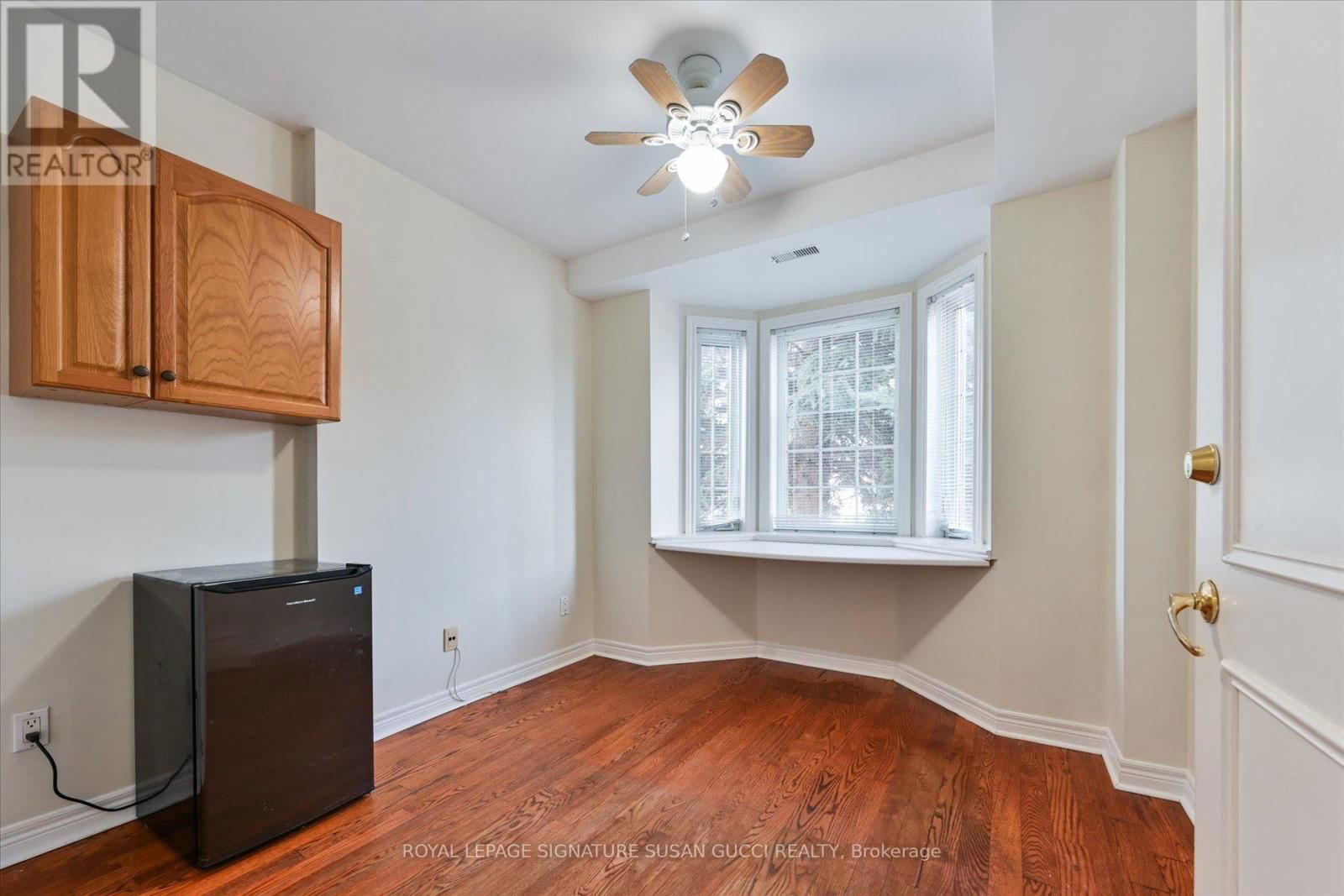 454 DONLANDS AVENUE Image 12
