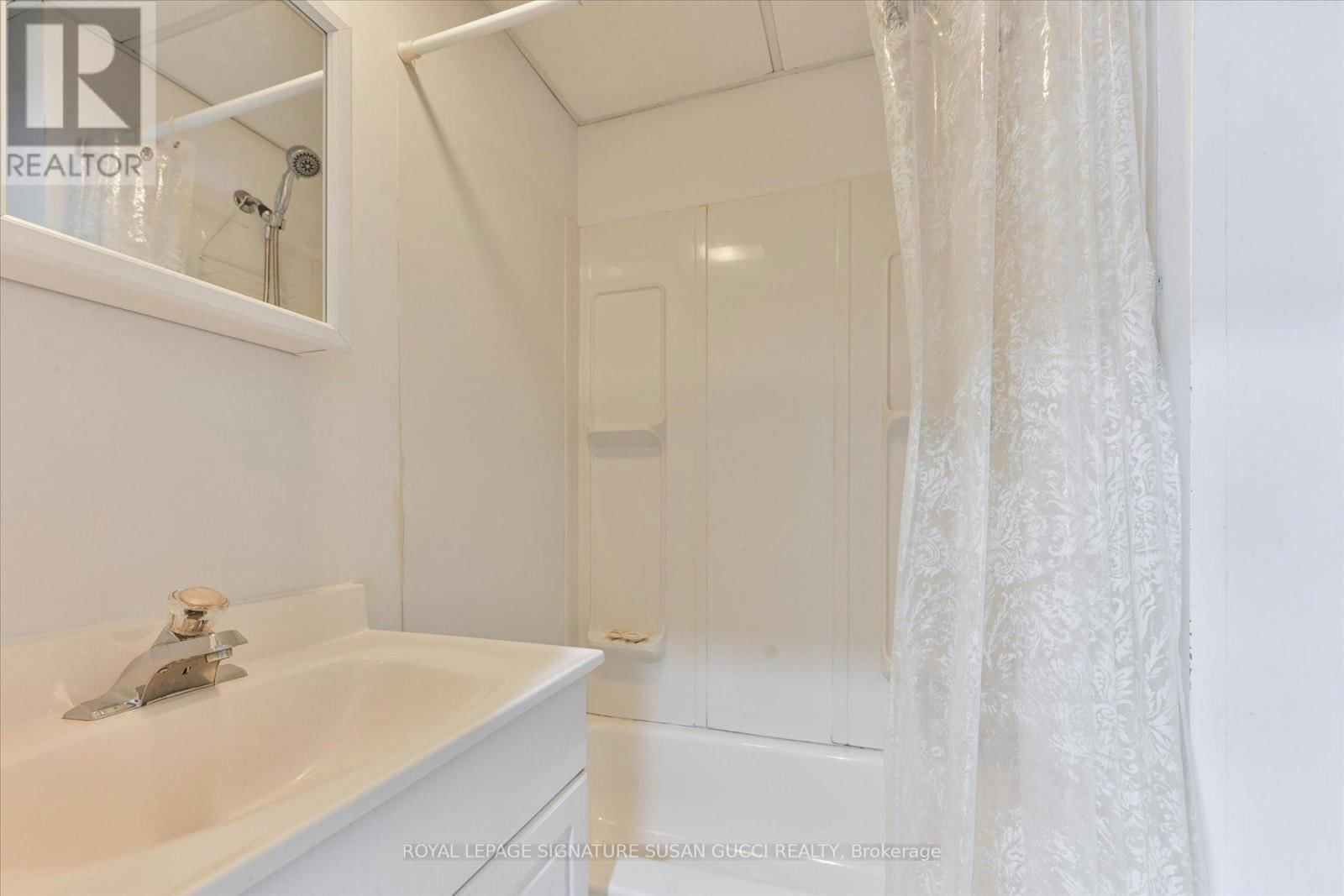 454 DONLANDS AVENUE Image 13
