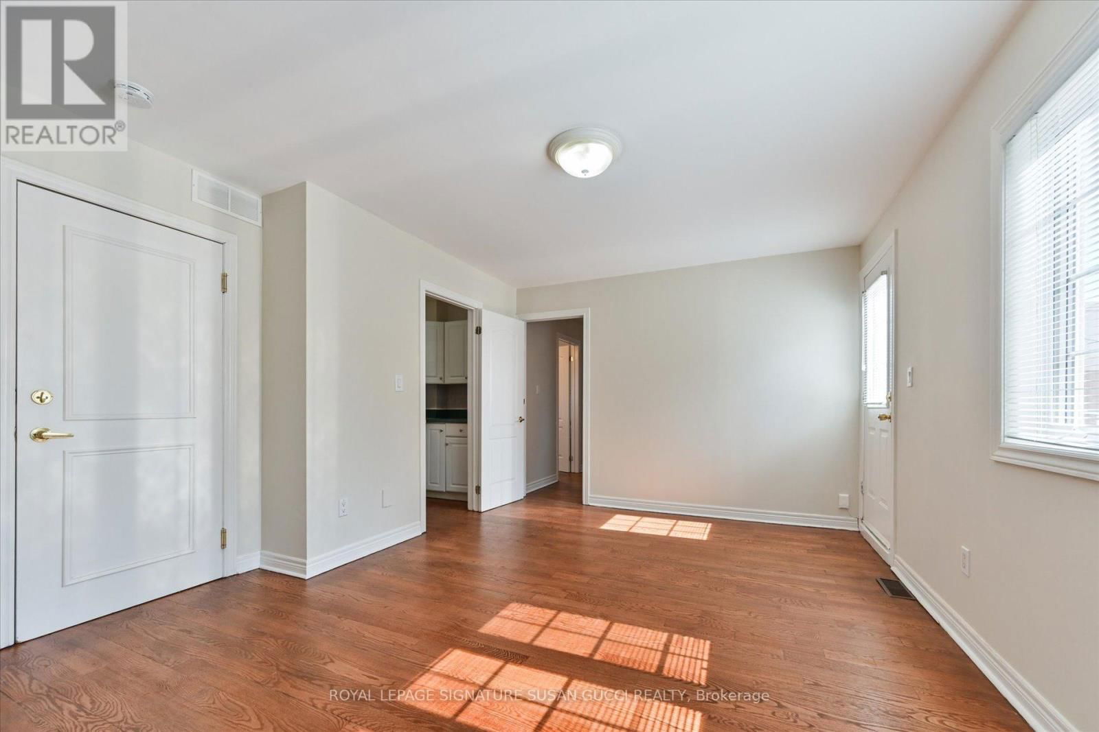 454 DONLANDS AVENUE Image 15