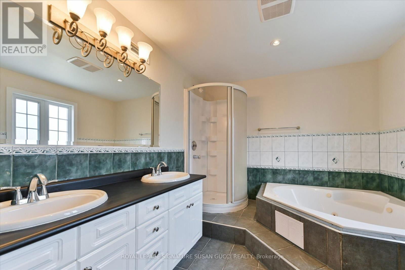 454 DONLANDS AVENUE Image 20