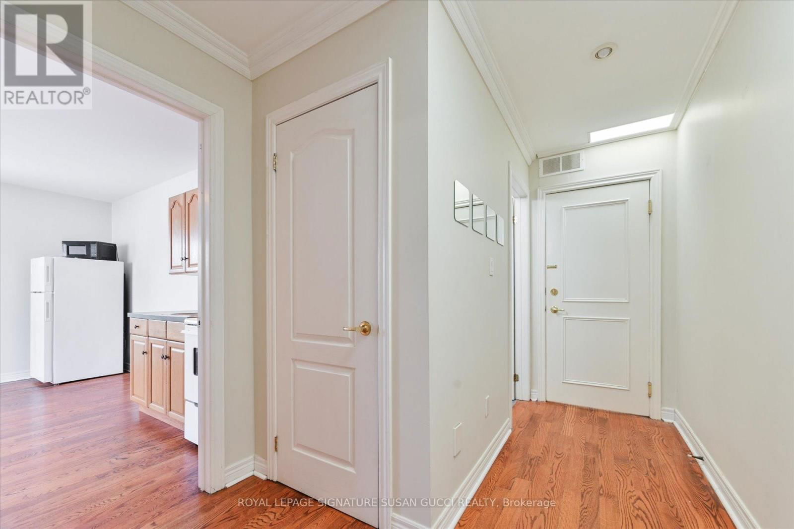 454 DONLANDS AVENUE Image 23