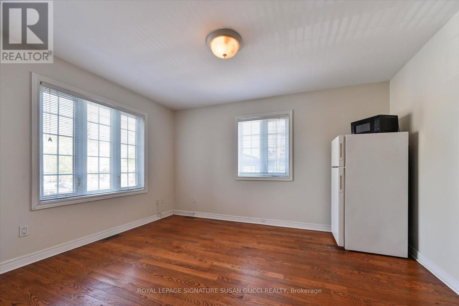 454 DONLANDS AVENUE Image 24