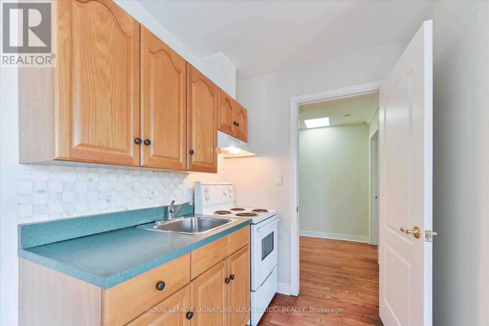 454 DONLANDS AVENUE Image 27