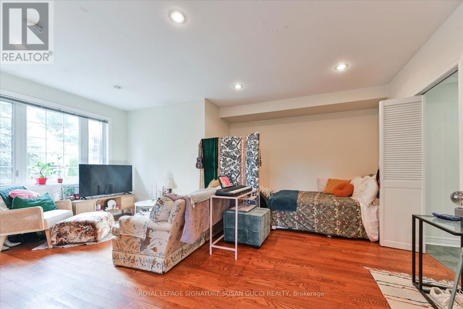 454 DONLANDS AVENUE Image 31